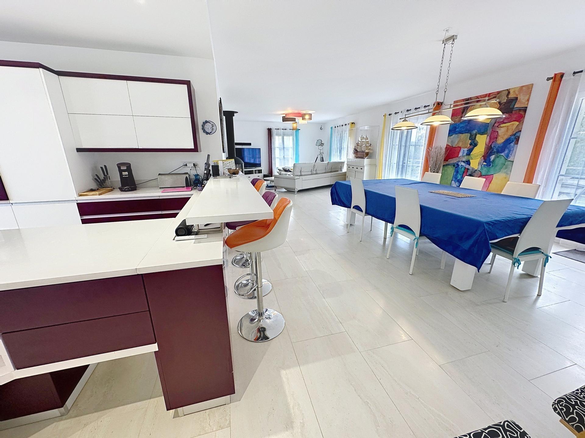 Photo 5 of the listing.