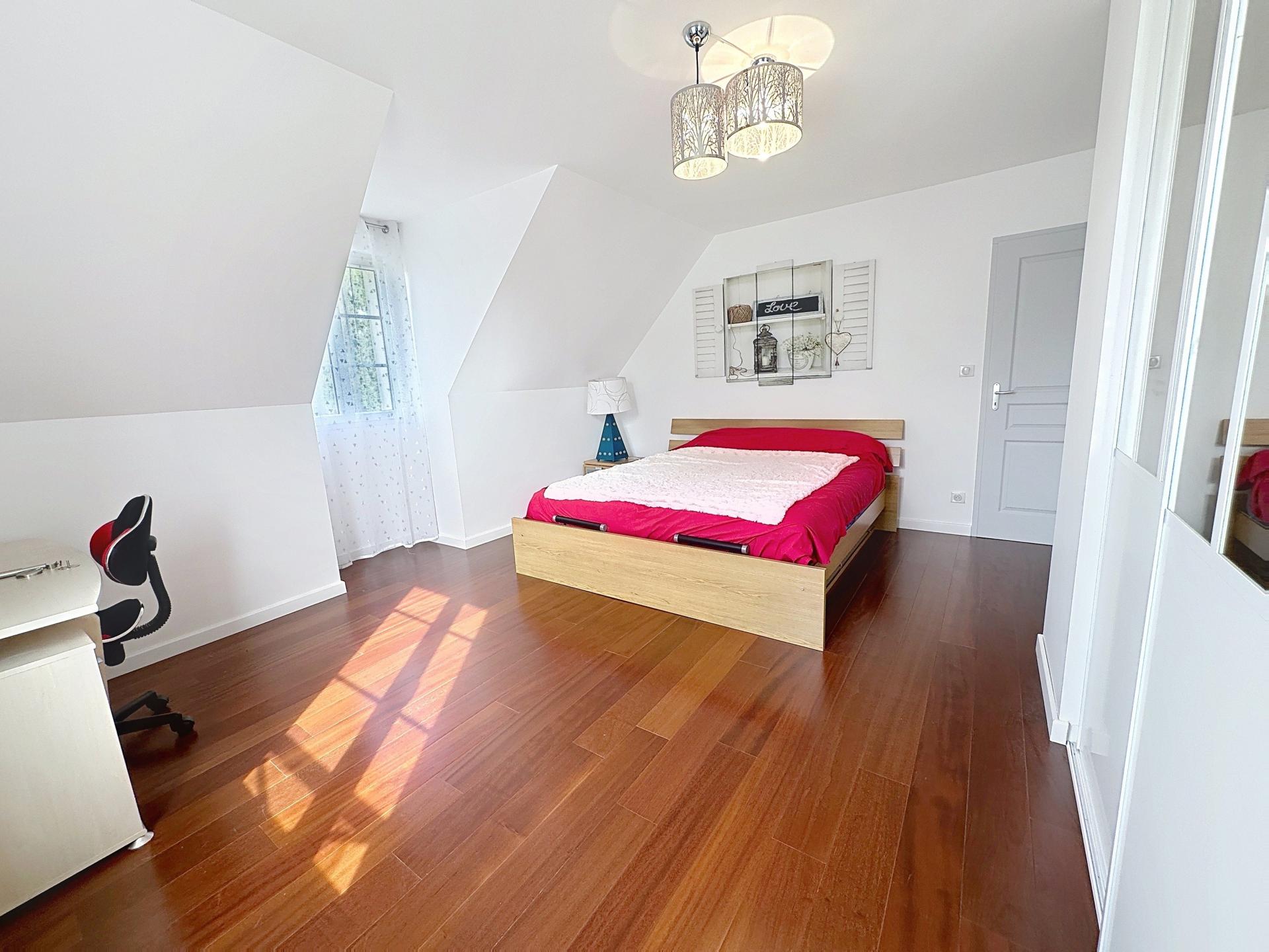 Photo 11 of the listing.