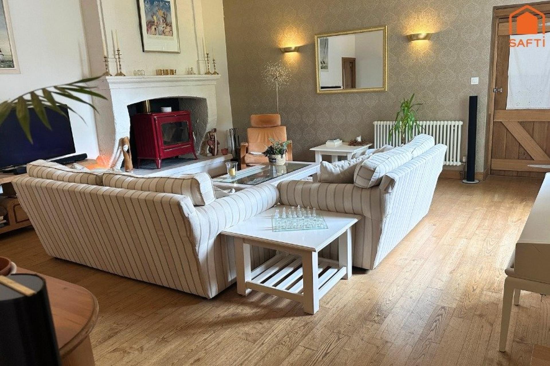 Photo 5 of the listing.