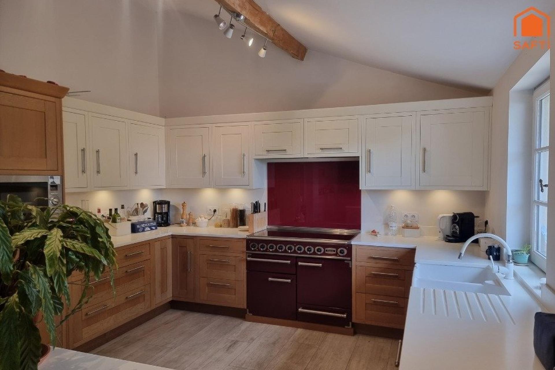 Photo 2 of the listing.