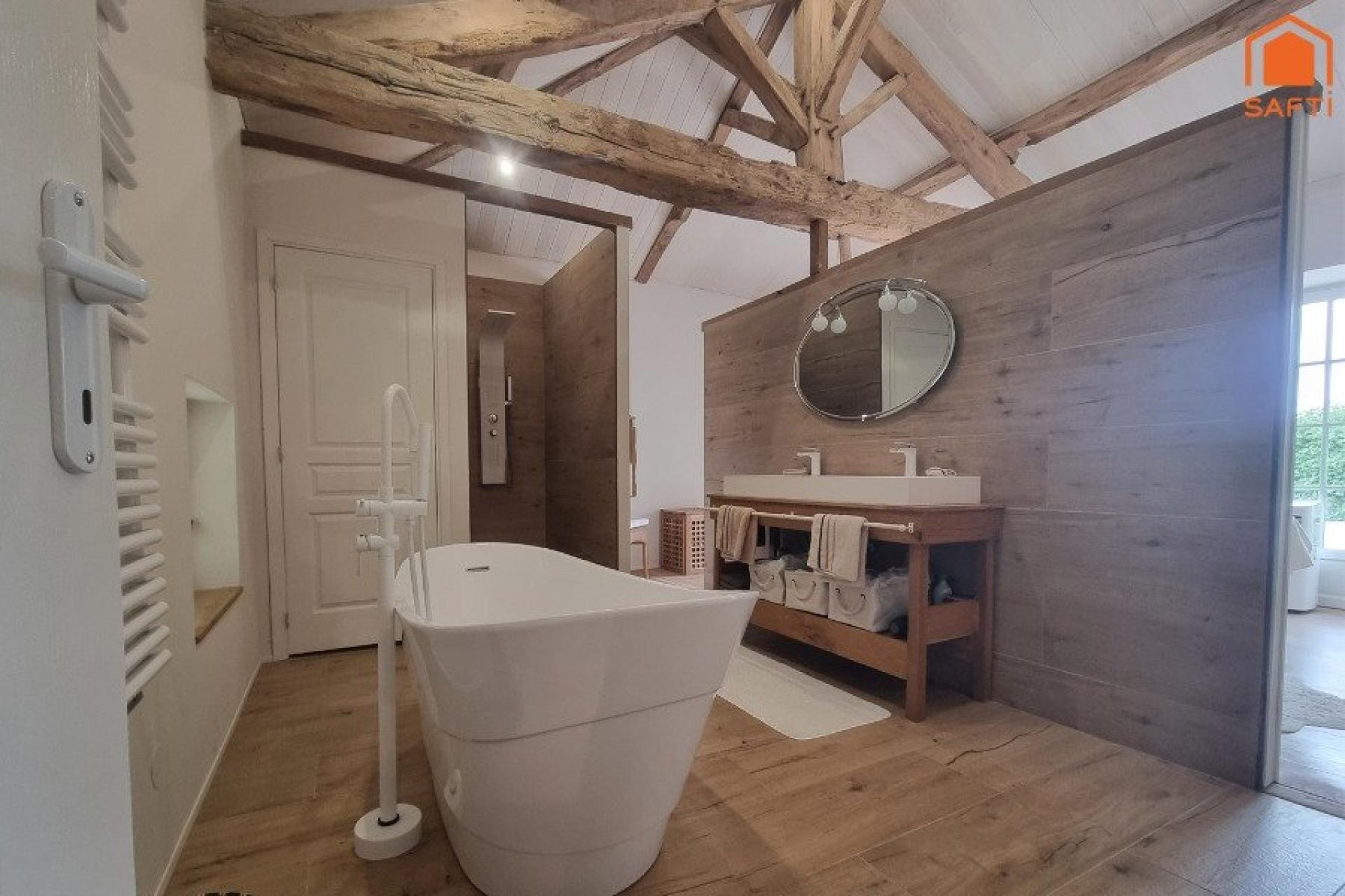 Photo 7 of the listing.