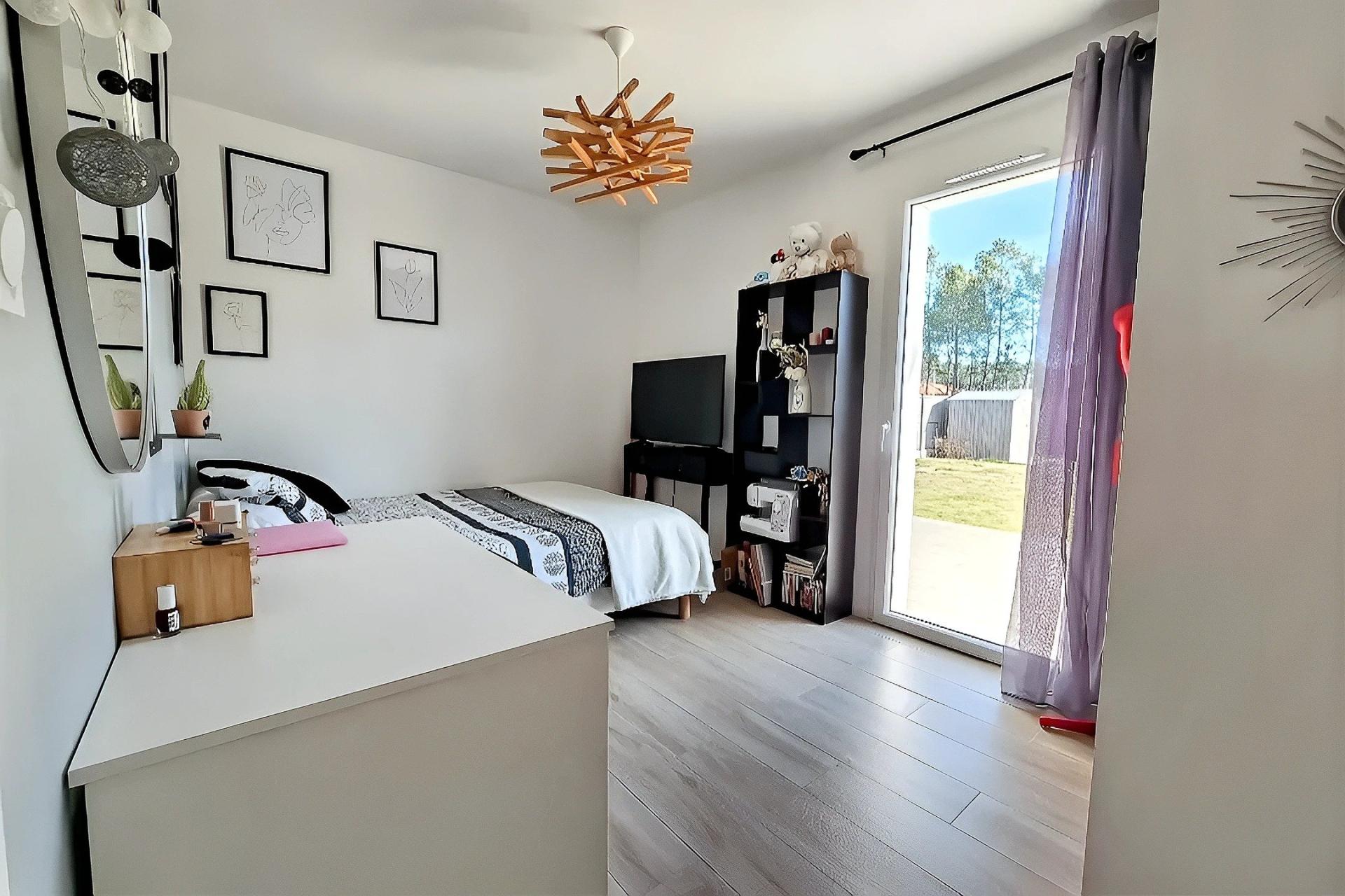 Photo 7 of the listing.