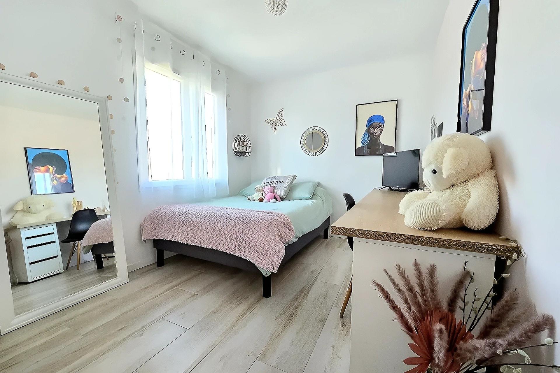 Photo 6 of the listing.