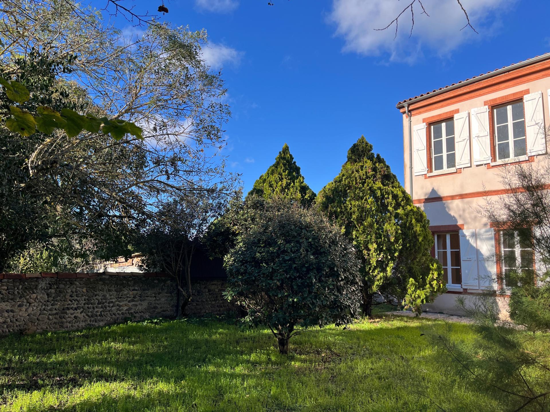 Photo 5 of the listing.