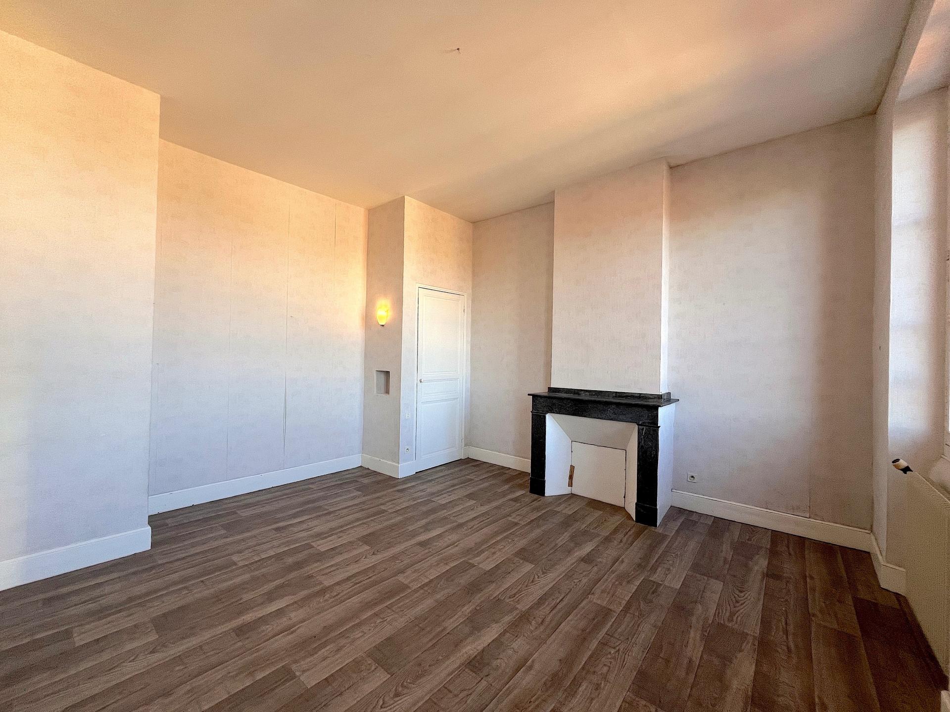 Photo 4 of the listing.