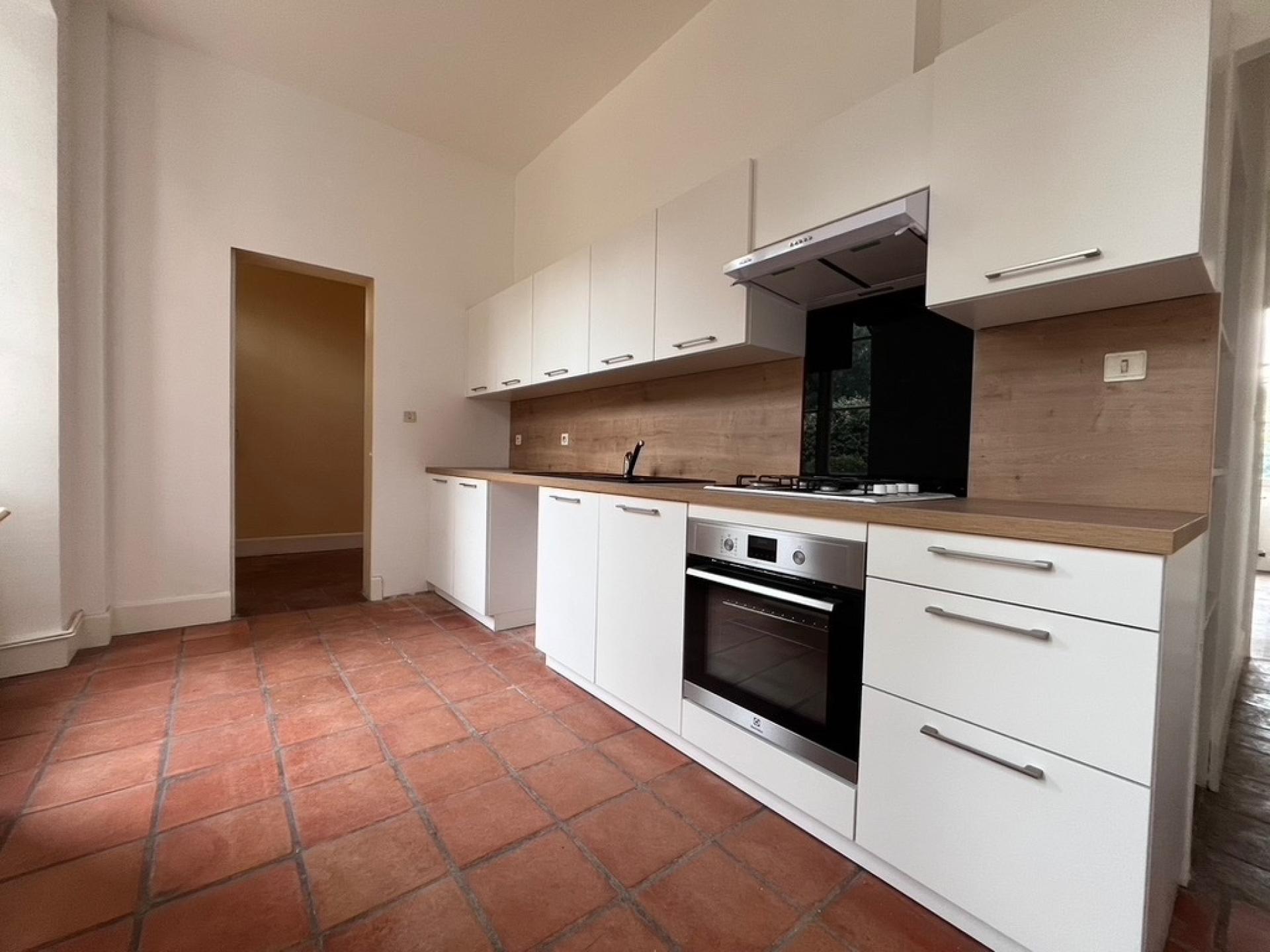 Photo 2 of the listing.