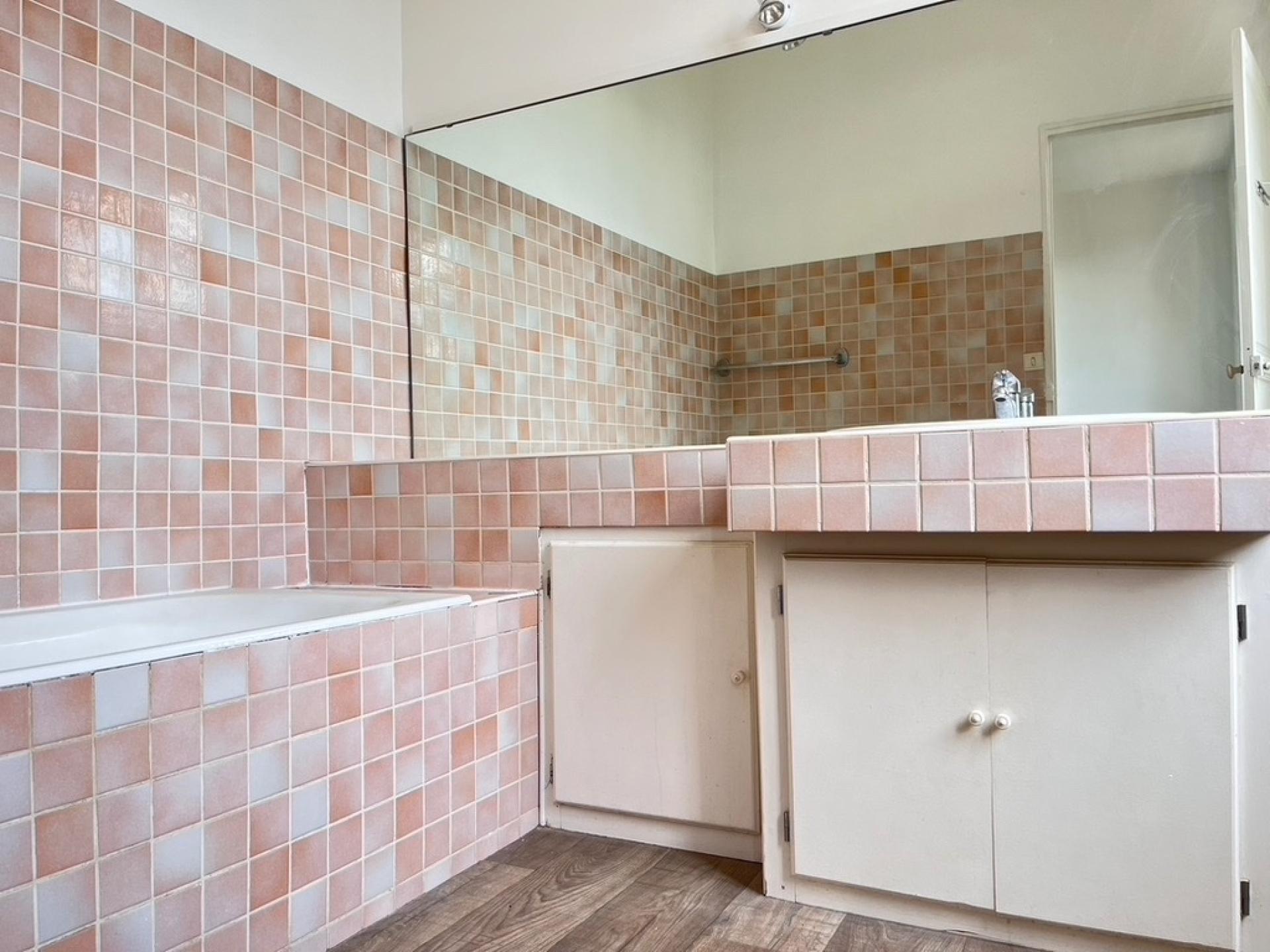 Photo 7 of the listing.