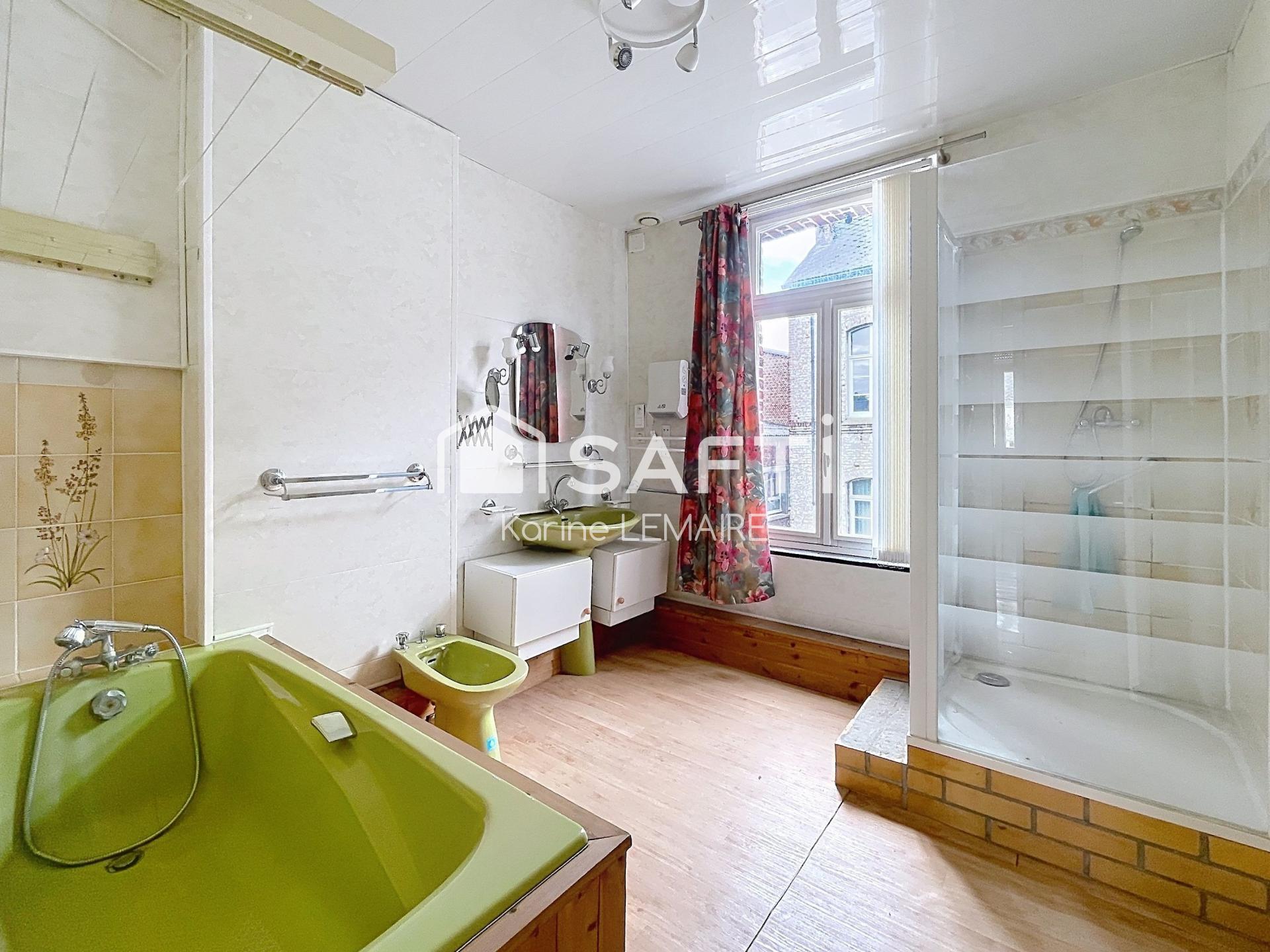 Beau potentiel pour cette maison avec garage et beau jardin