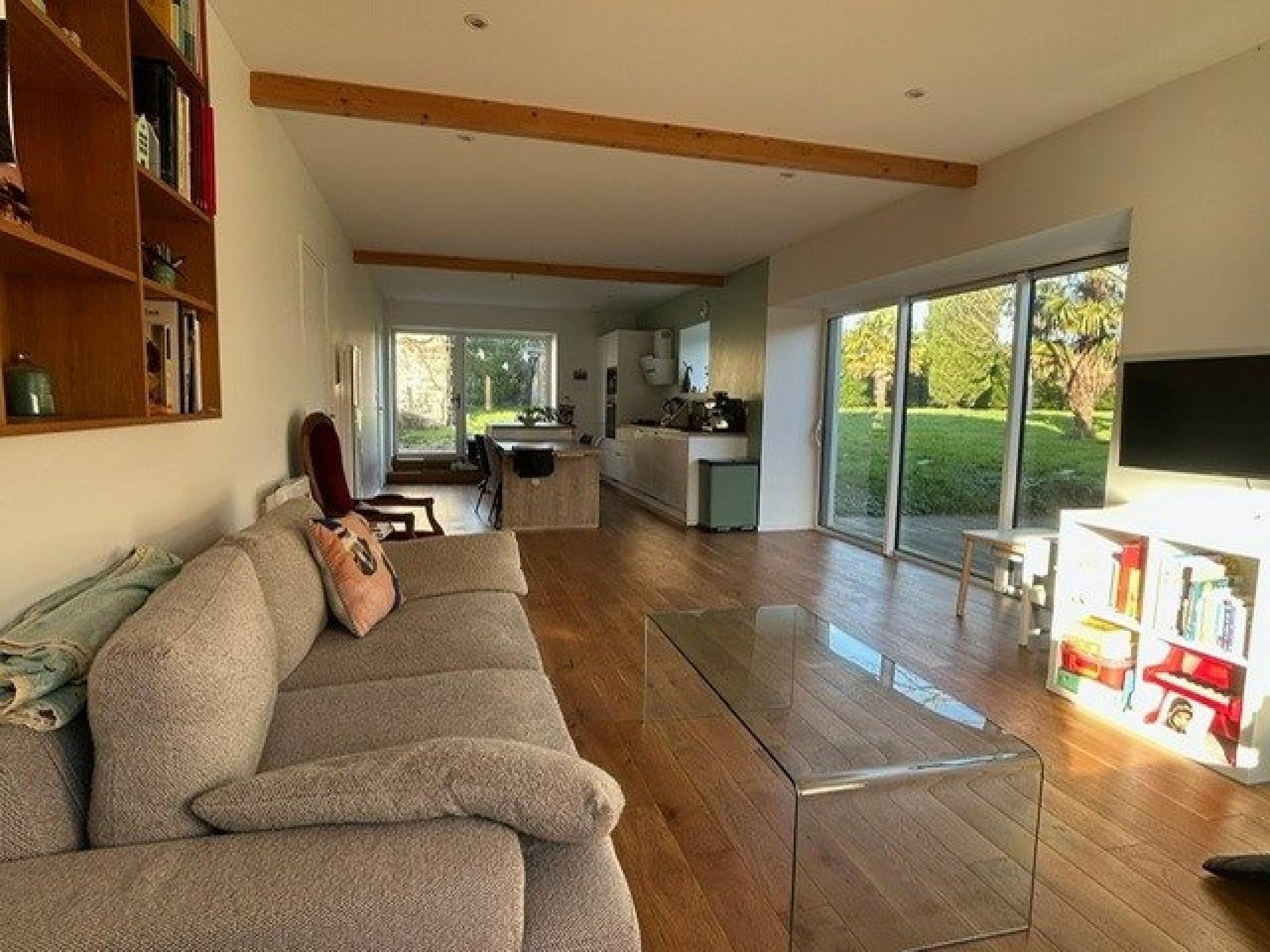 Photo 7 of the listing.