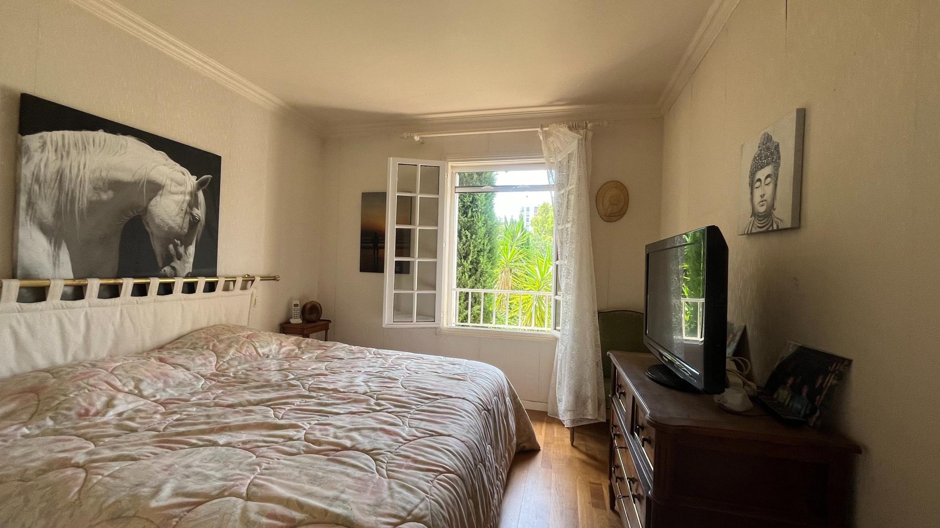 Photo 8 of the listing.