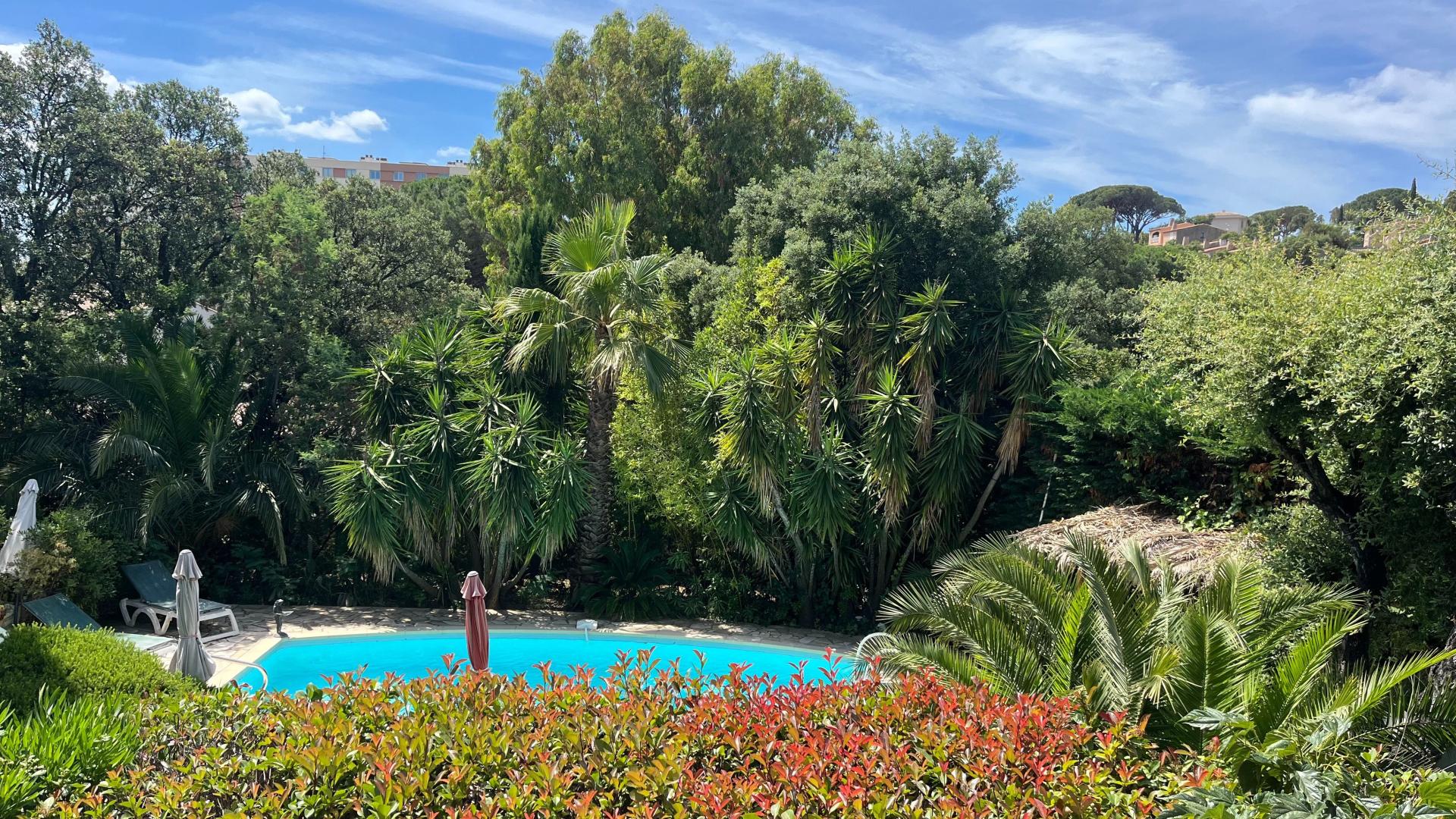 Photo 5 of the listing.