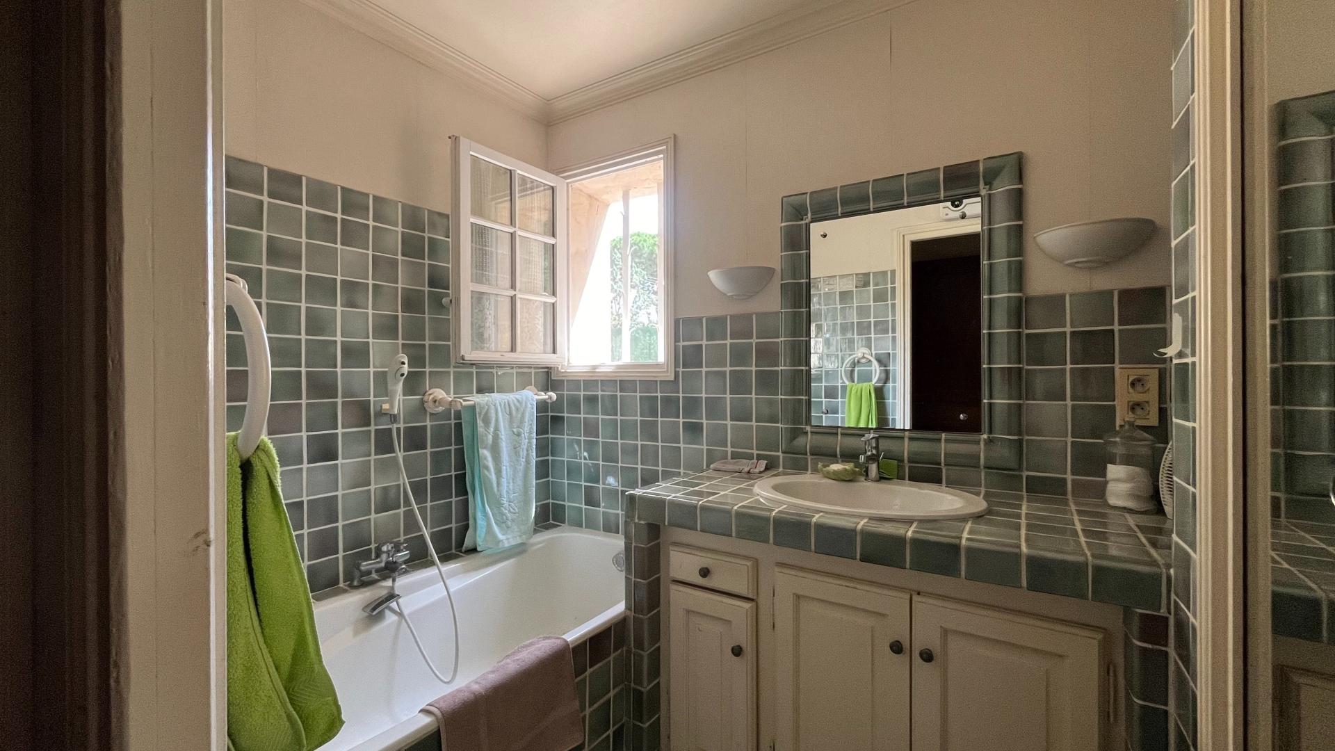 Photo 9 of the listing.