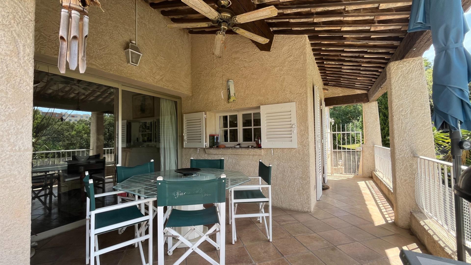 Photo 6 of the listing.