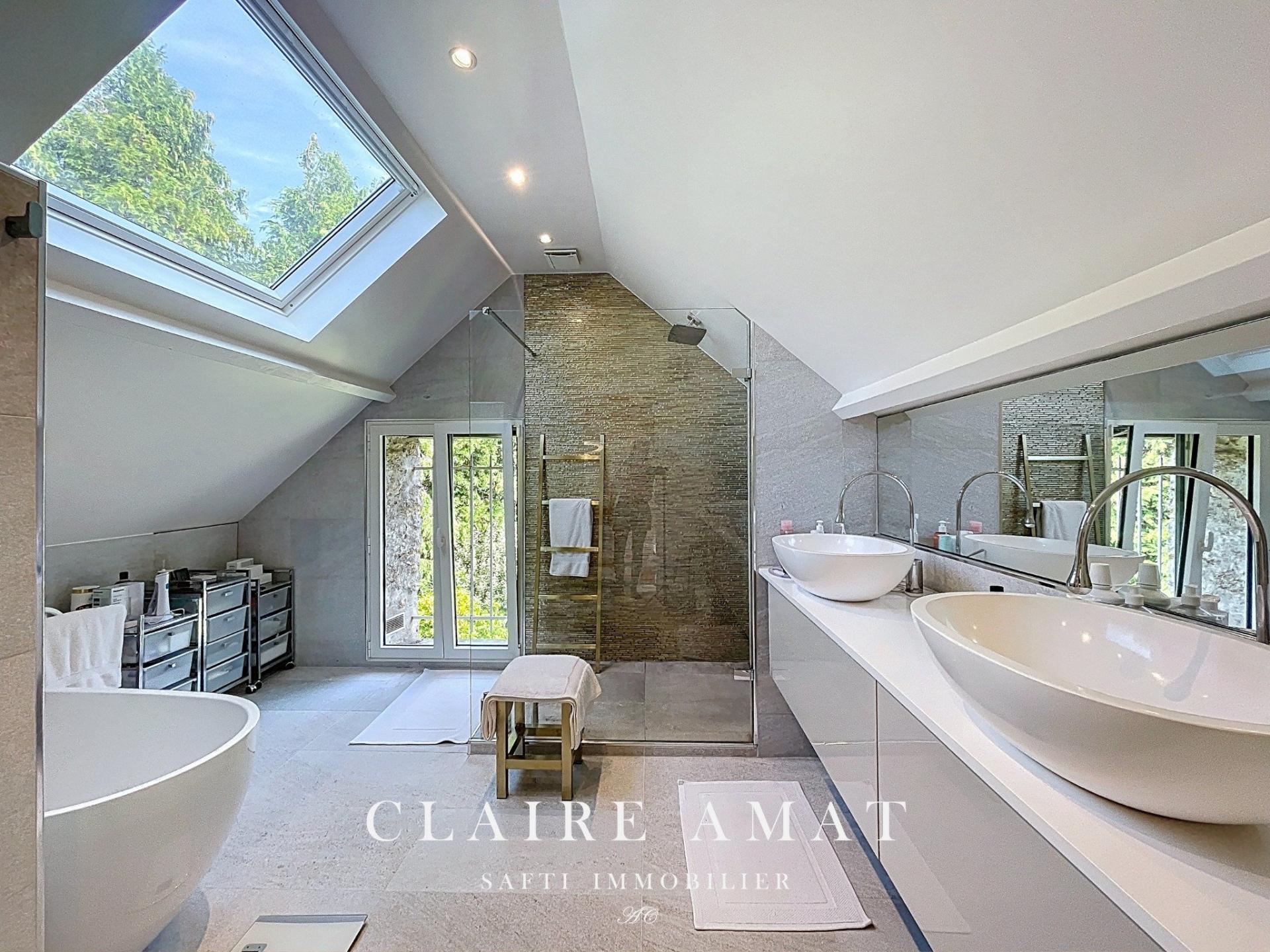 Photo 17 of the listing.