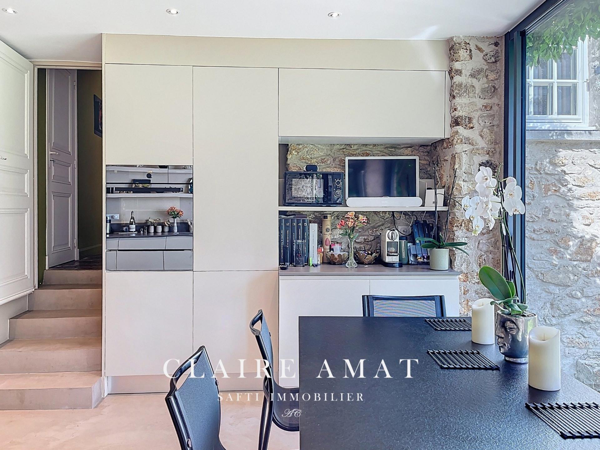 Photo 11 of the listing.