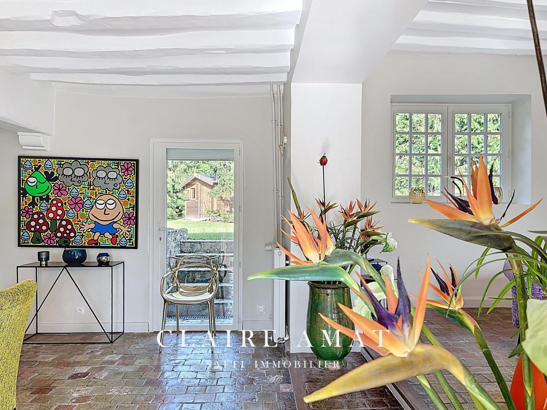 Photo 8 of the listing.