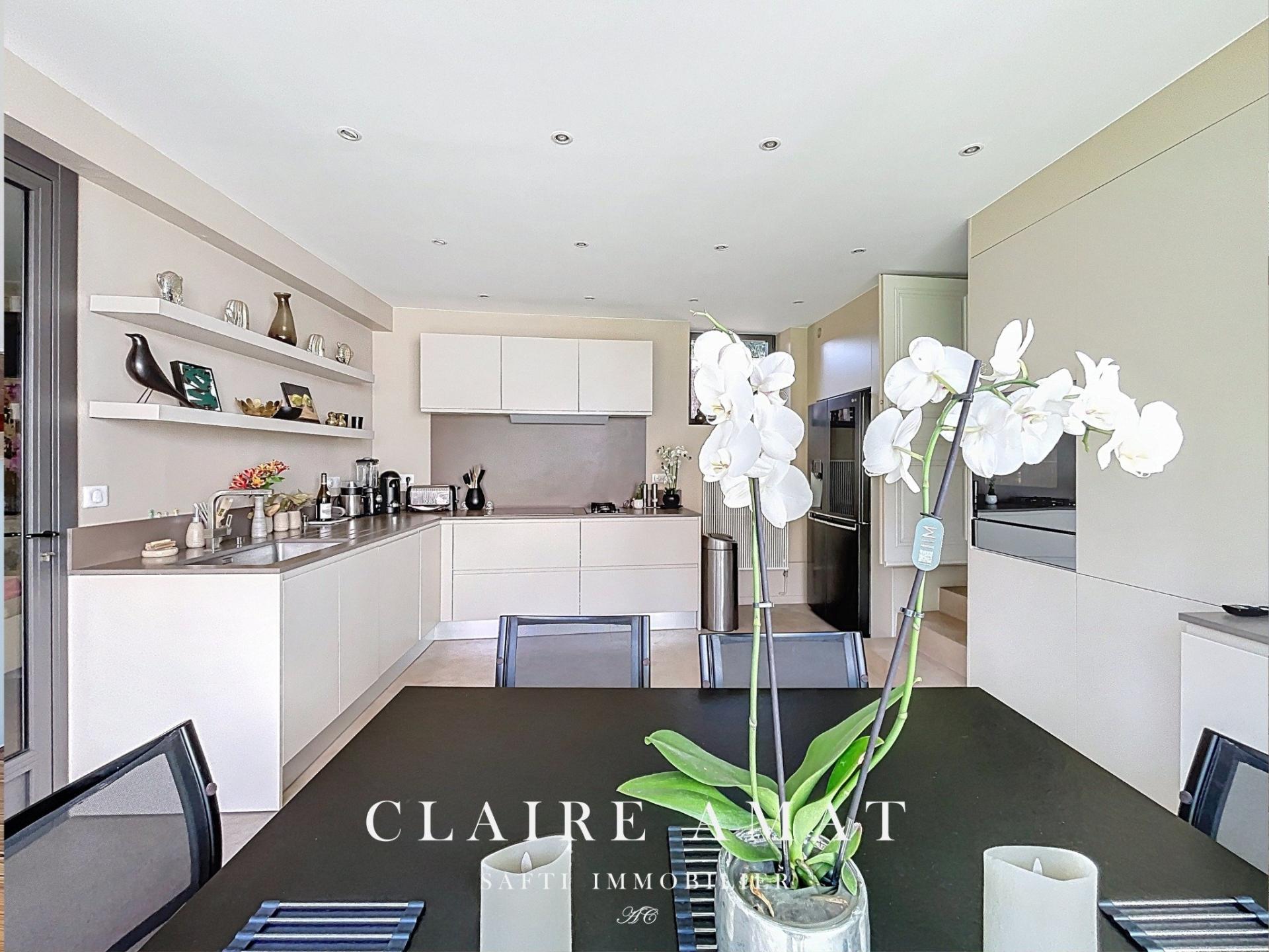 Photo 10 of the listing.