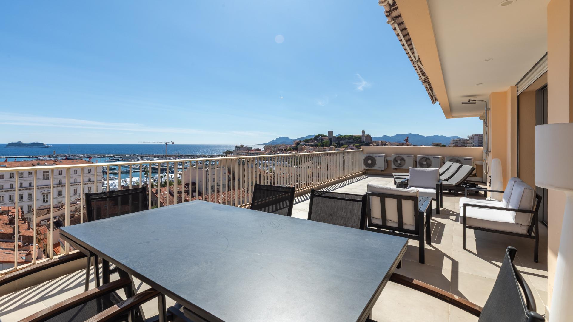 Photo 2 of the listing.