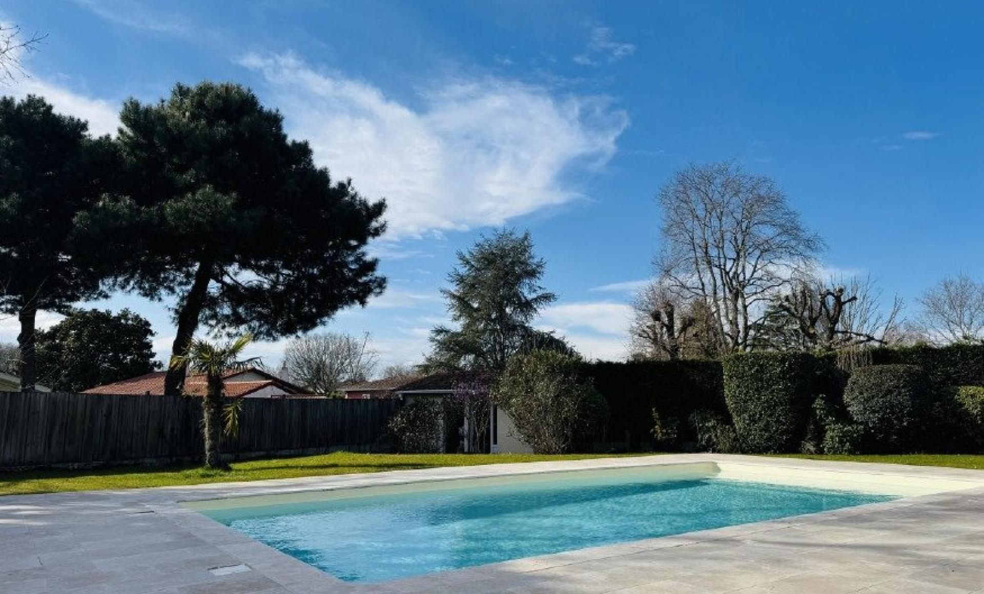 Photo 2 of the listing.