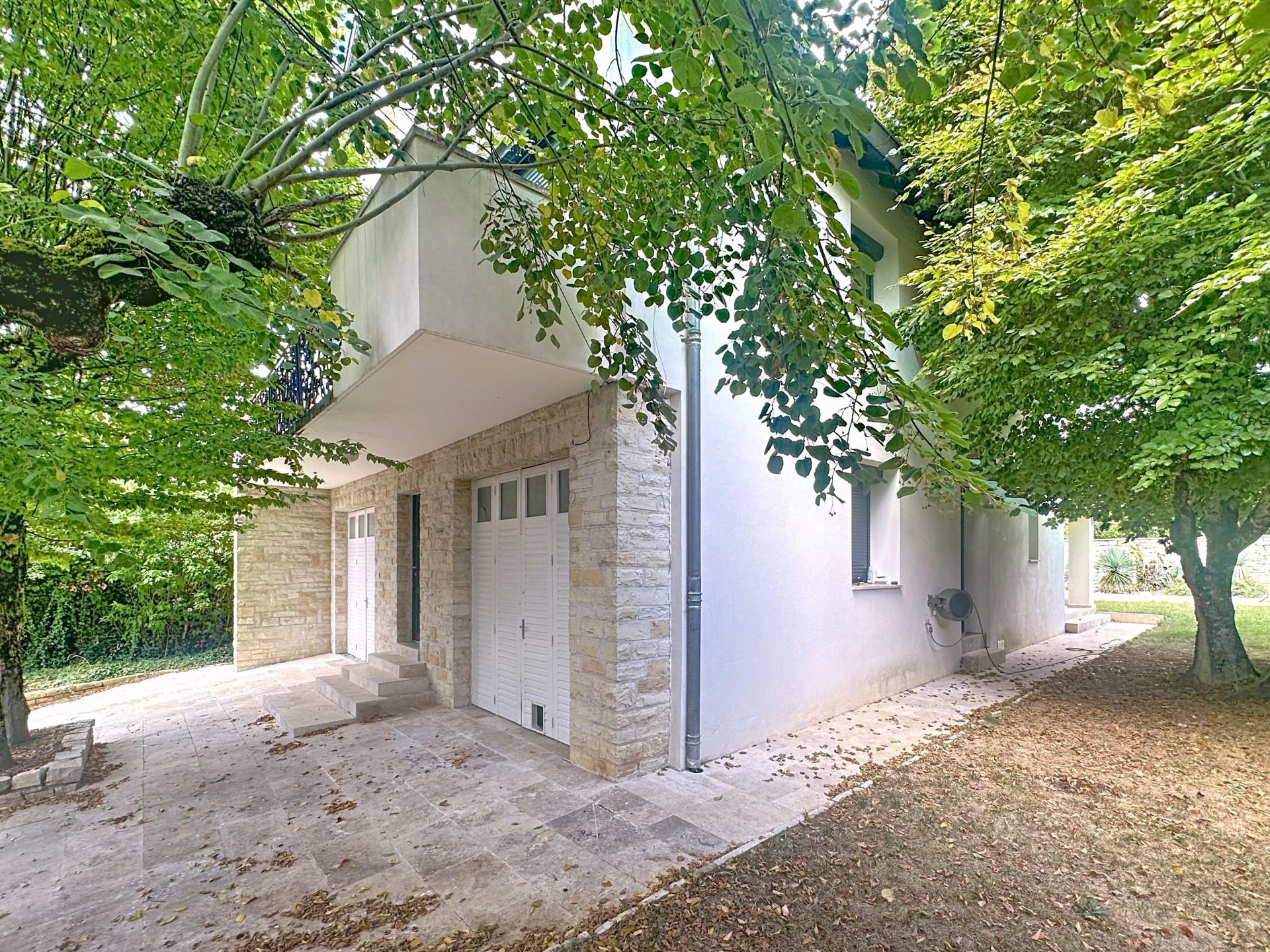 Photo 14 of the listing.