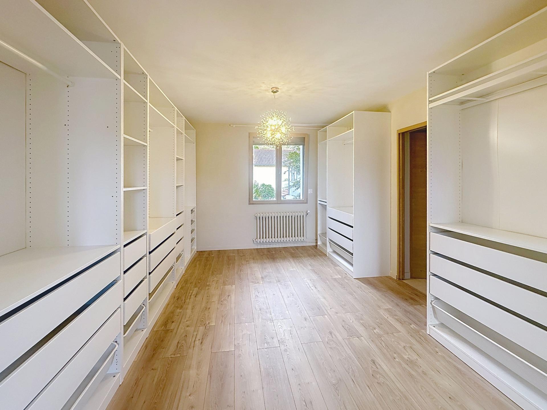 Photo 8 of the listing.