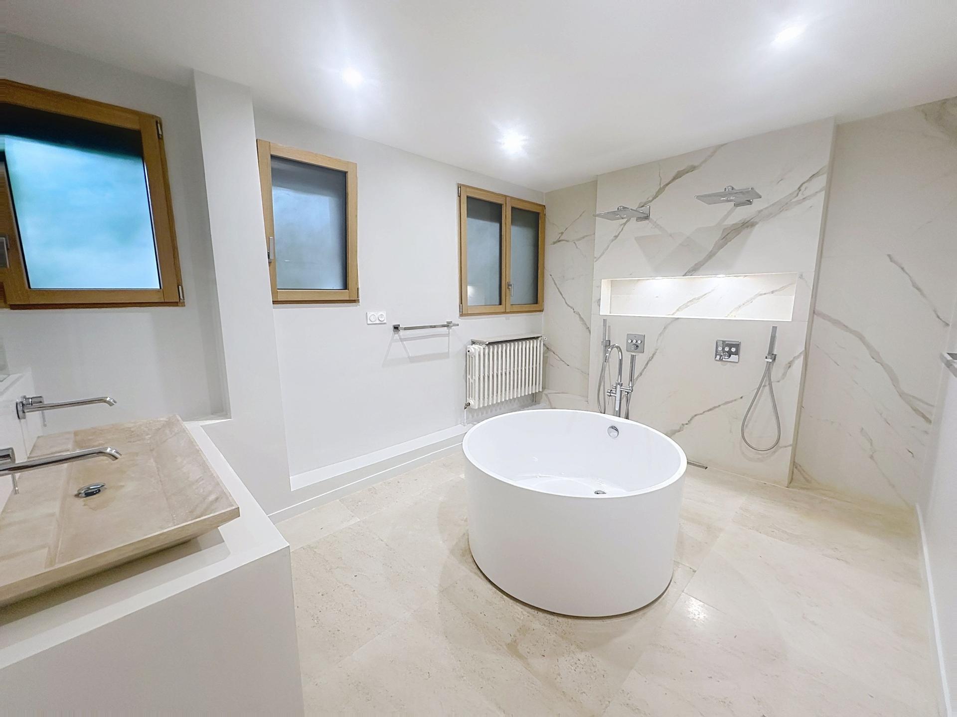 Photo 10 of the listing.