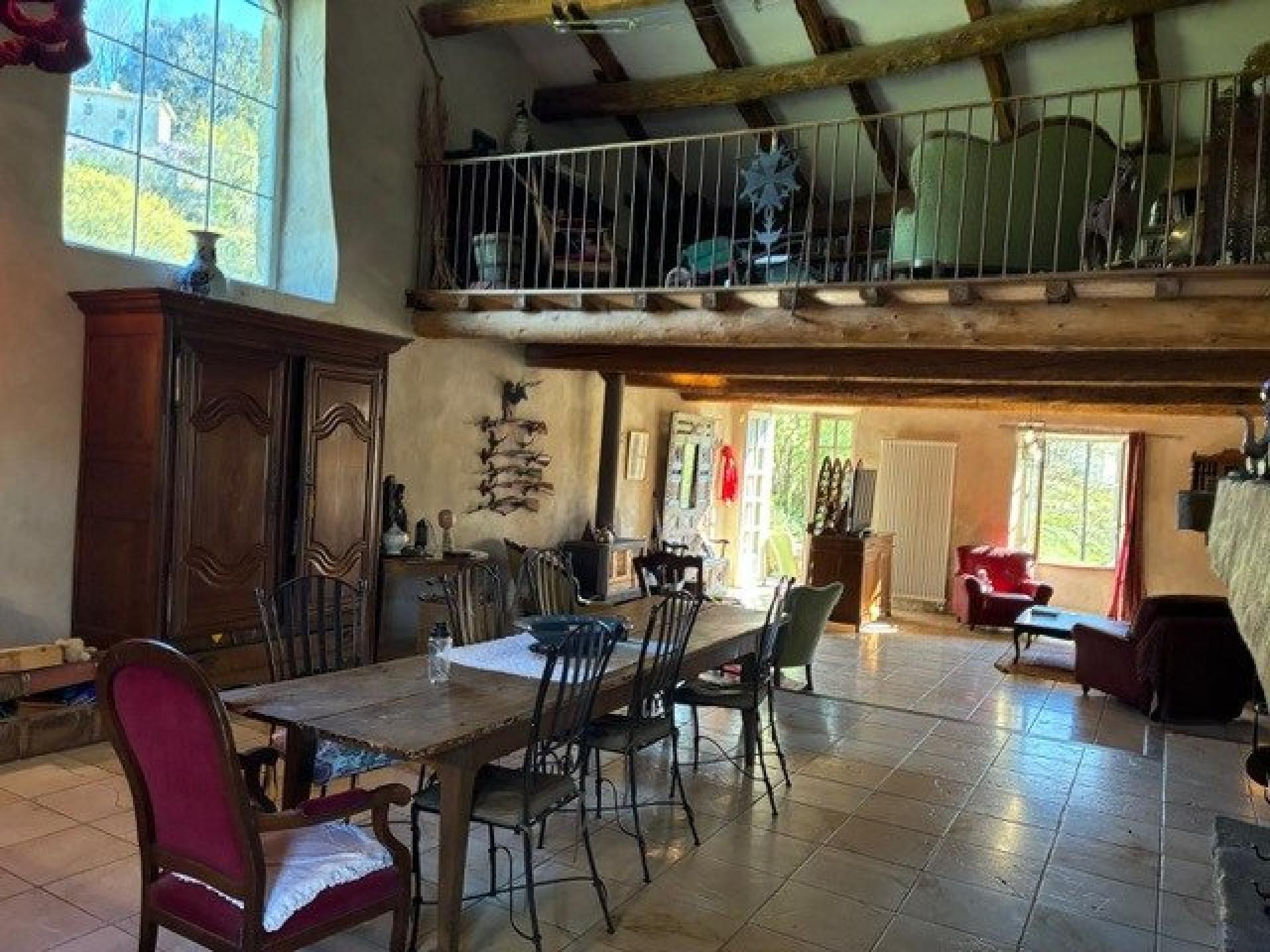 Photo 7 of the listing.