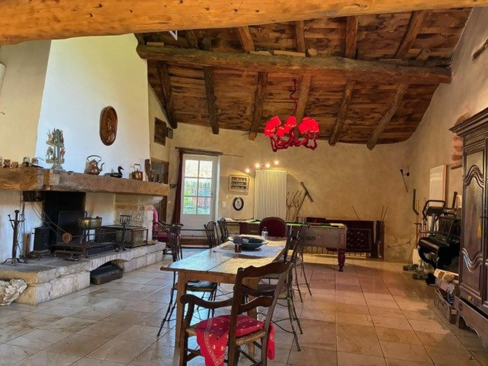 Photo 3 of the listing.