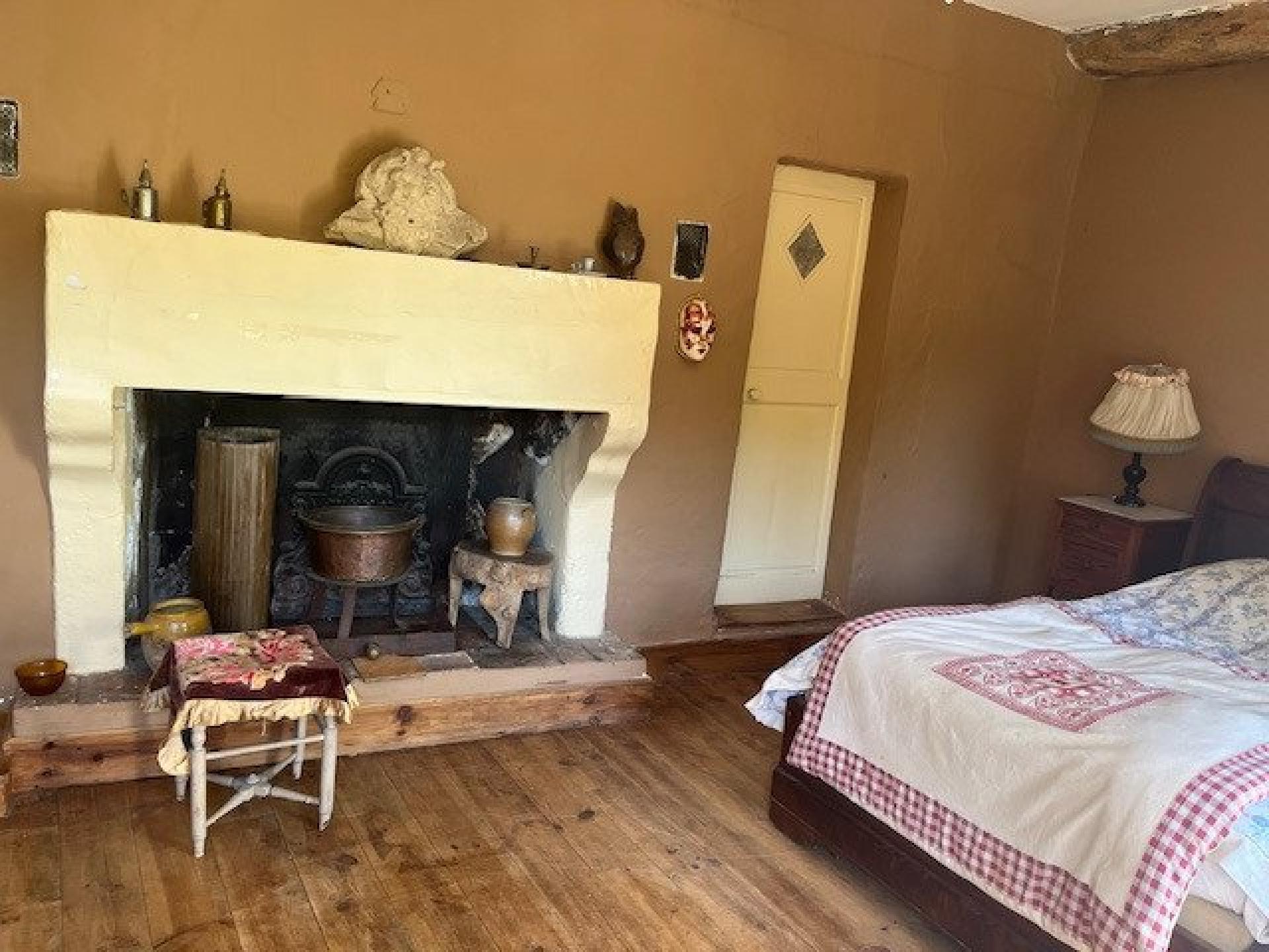 Photo 8 of the listing.