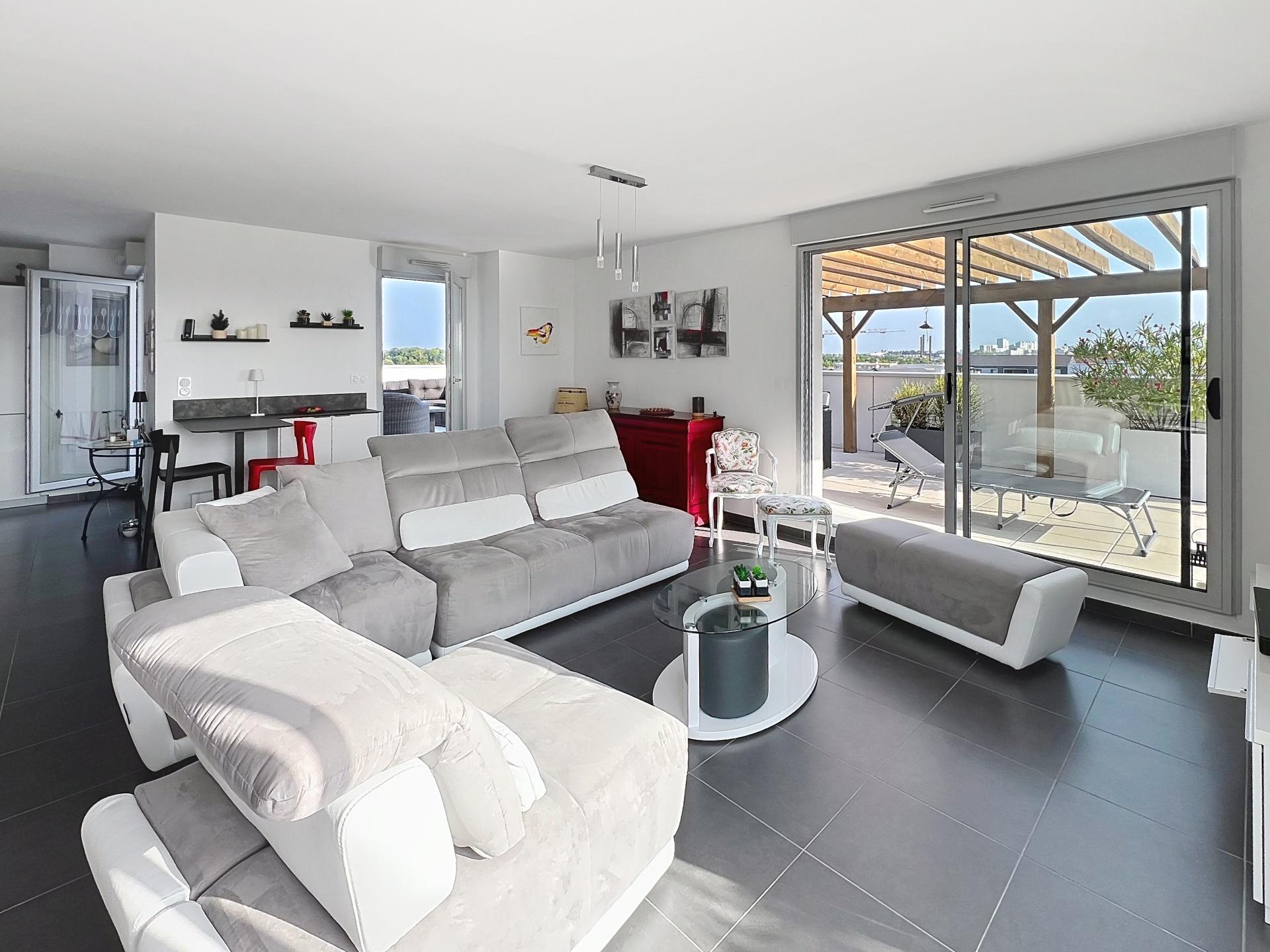 Photo 9 of the listing.