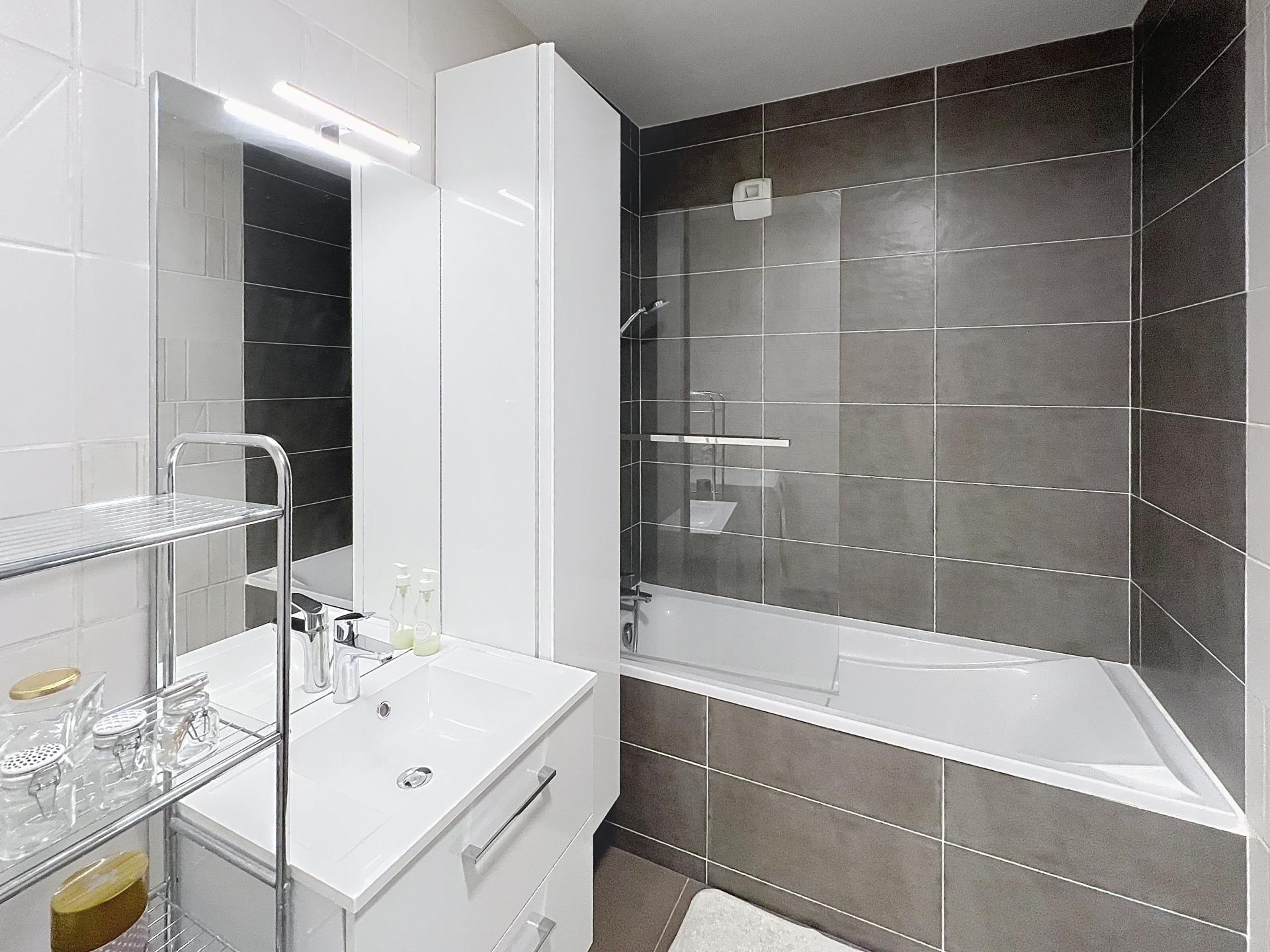 Photo 13 of the listing.