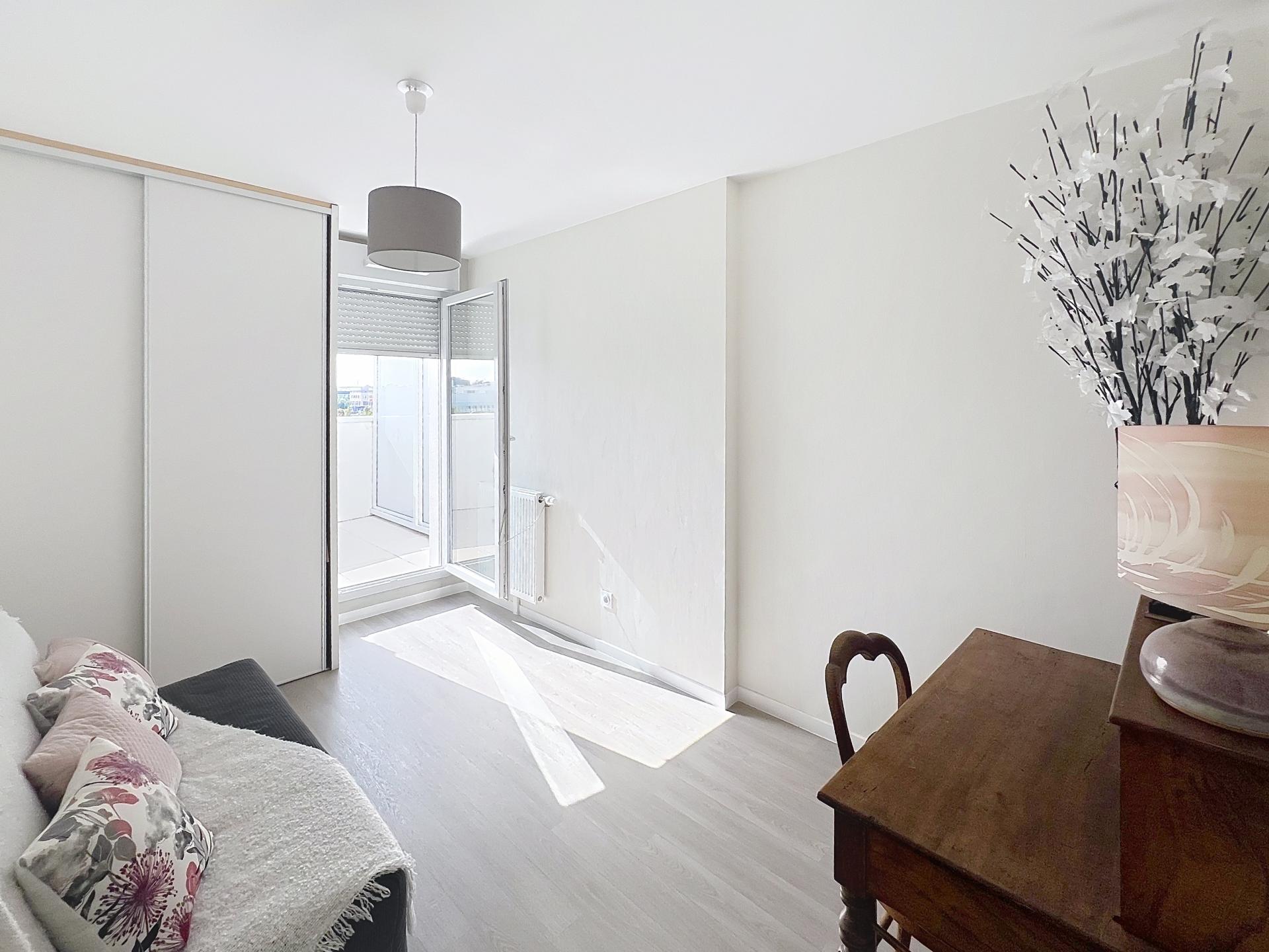 Photo 11 of the listing.