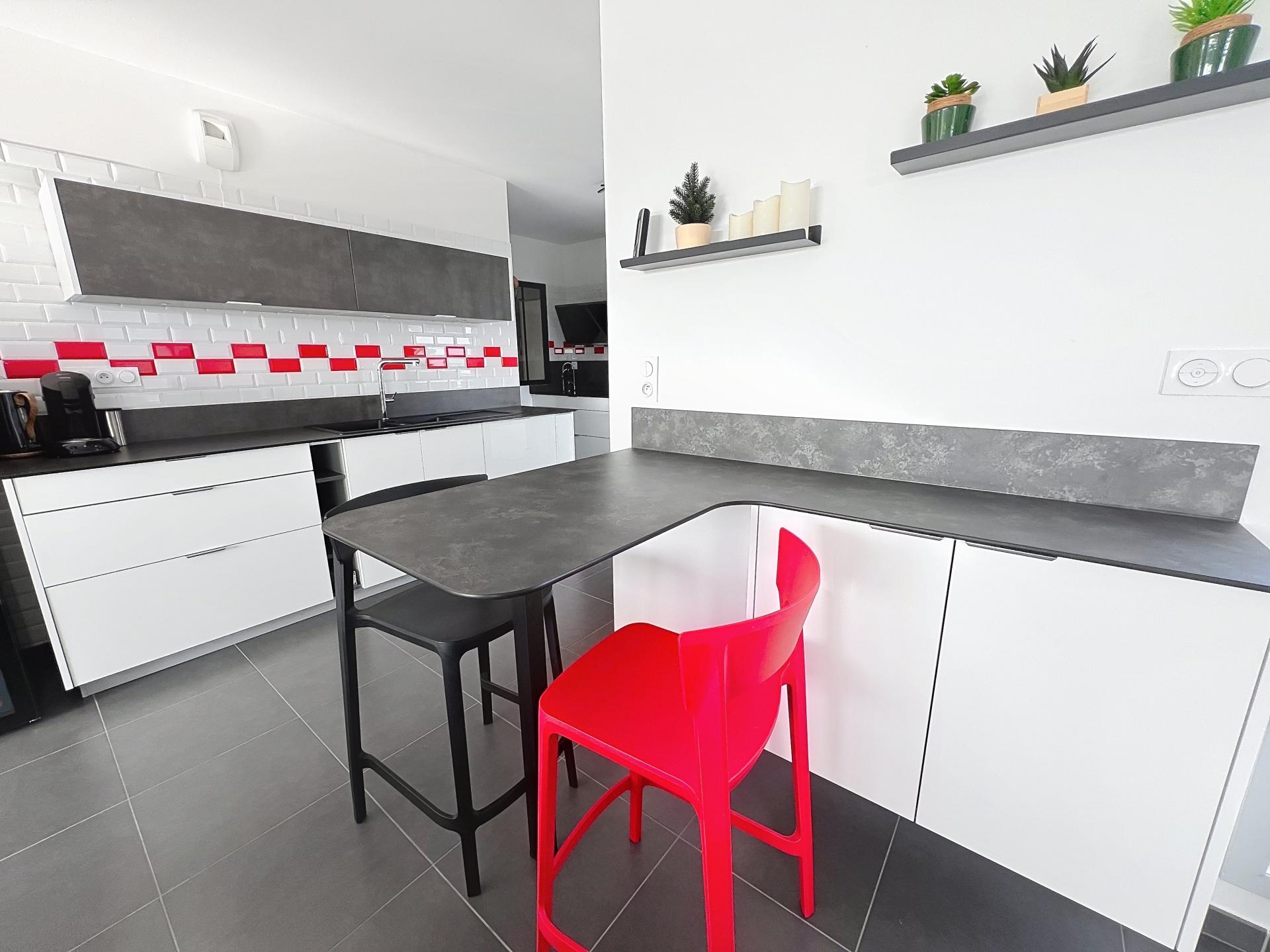 Photo 10 of the listing.