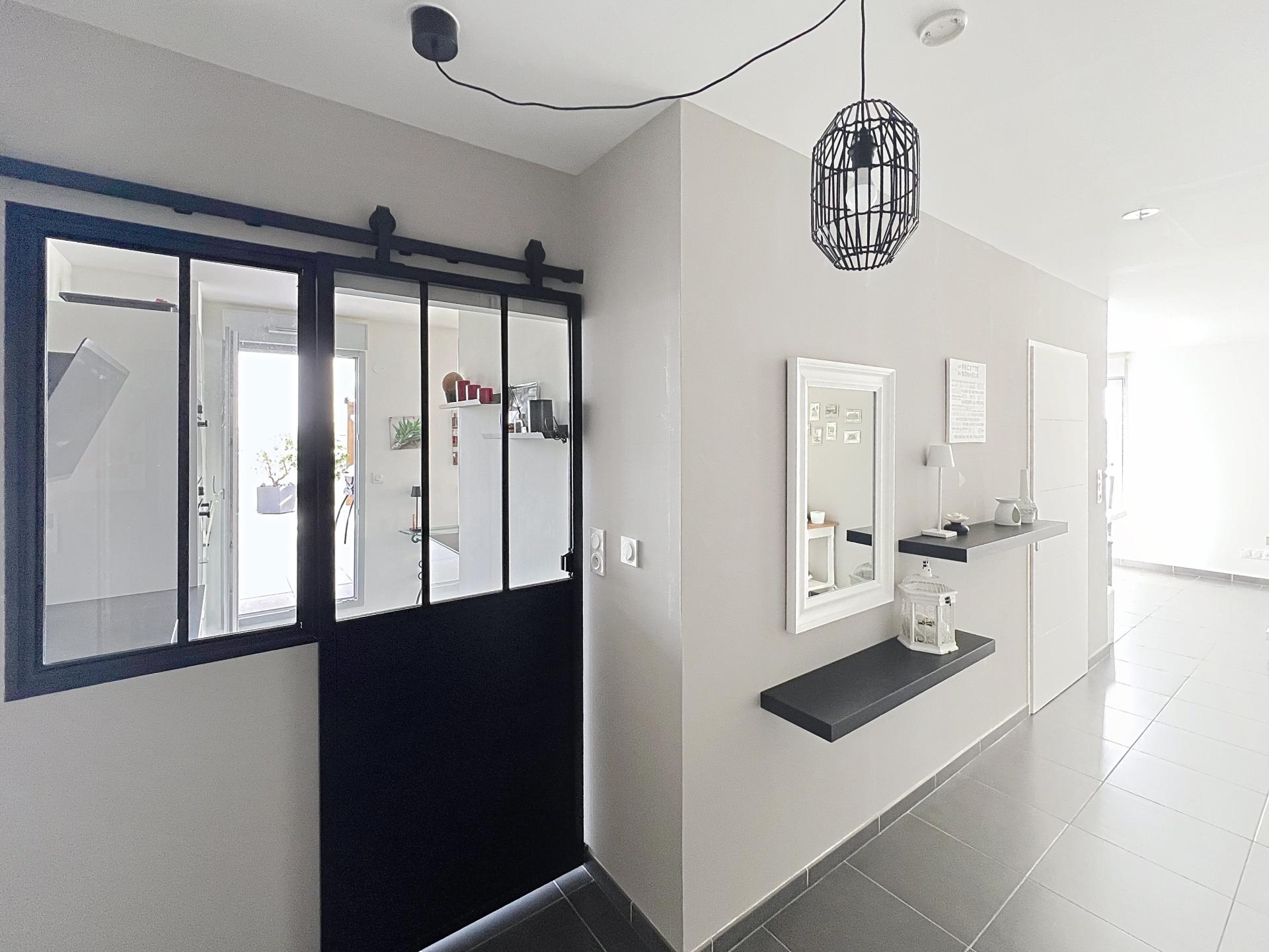 Photo 5 of the listing.