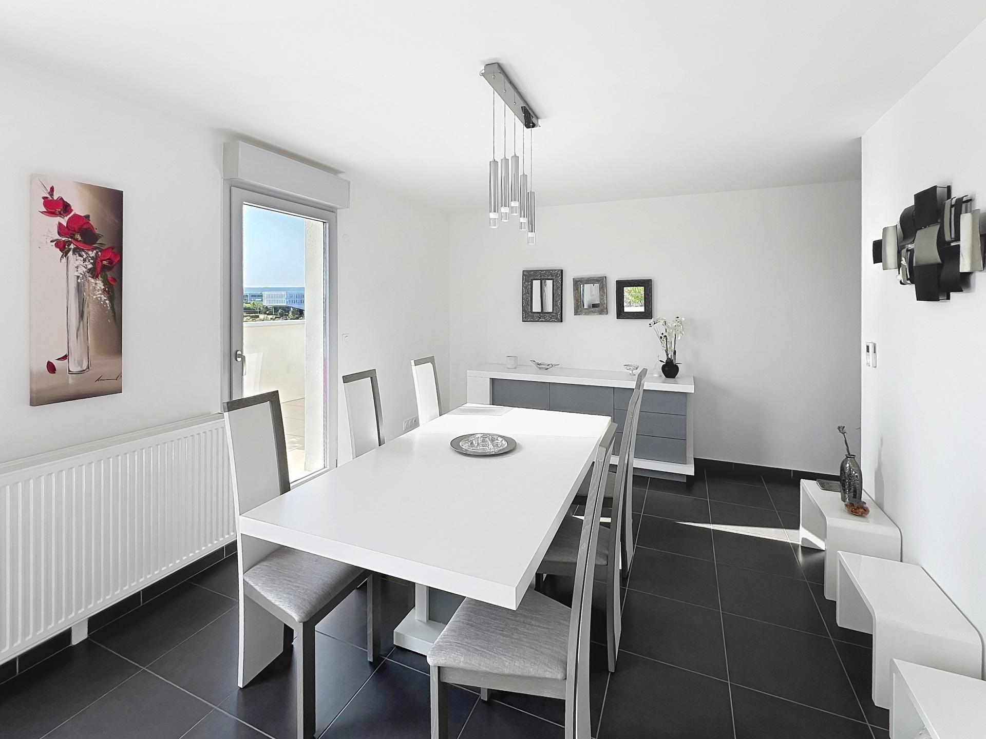 Photo 8 of the listing.