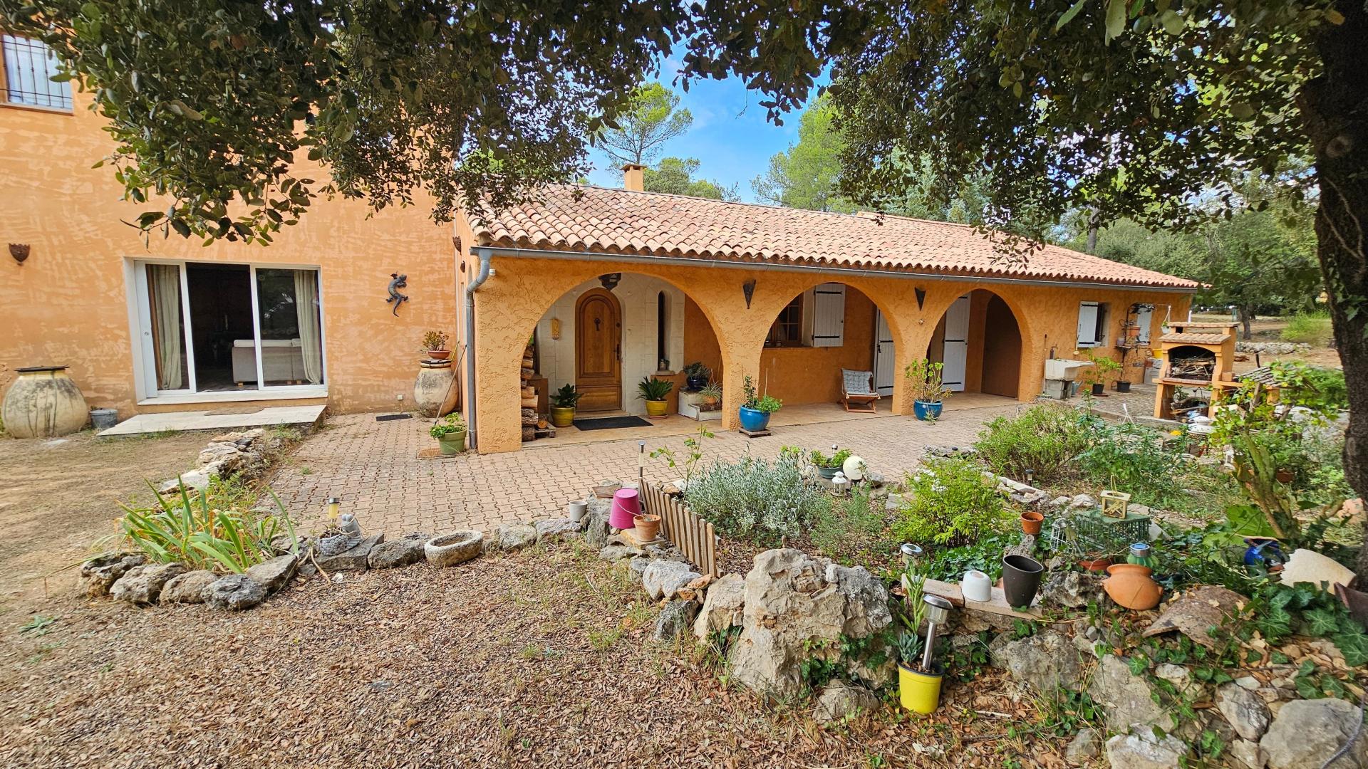 Photo 5 of the listing.