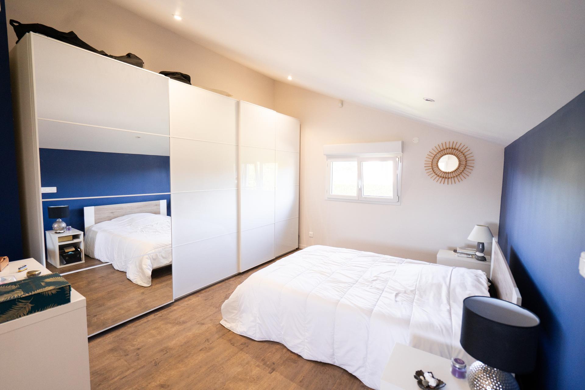 Photo 5 of the listing.