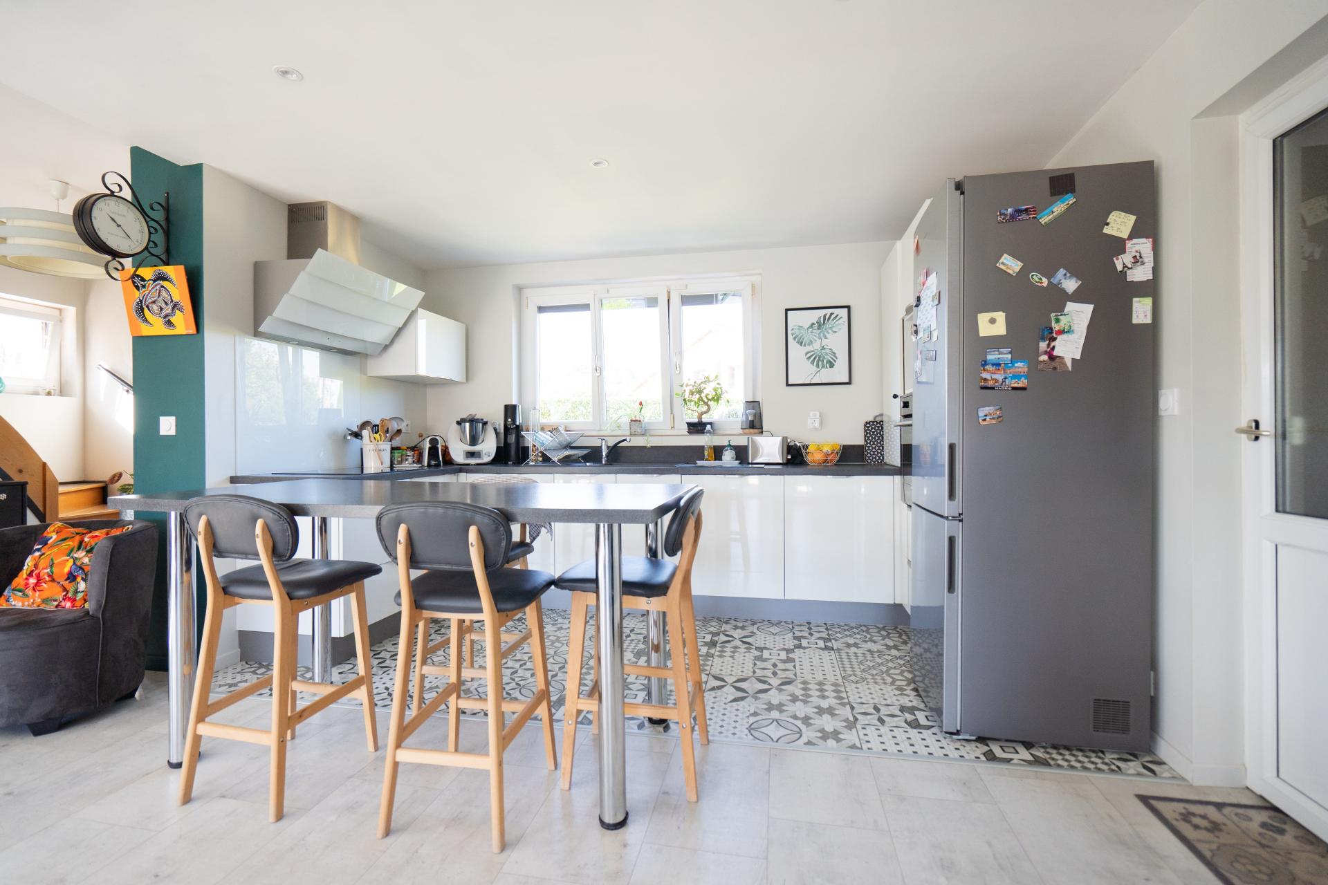 Photo 4 of the listing.