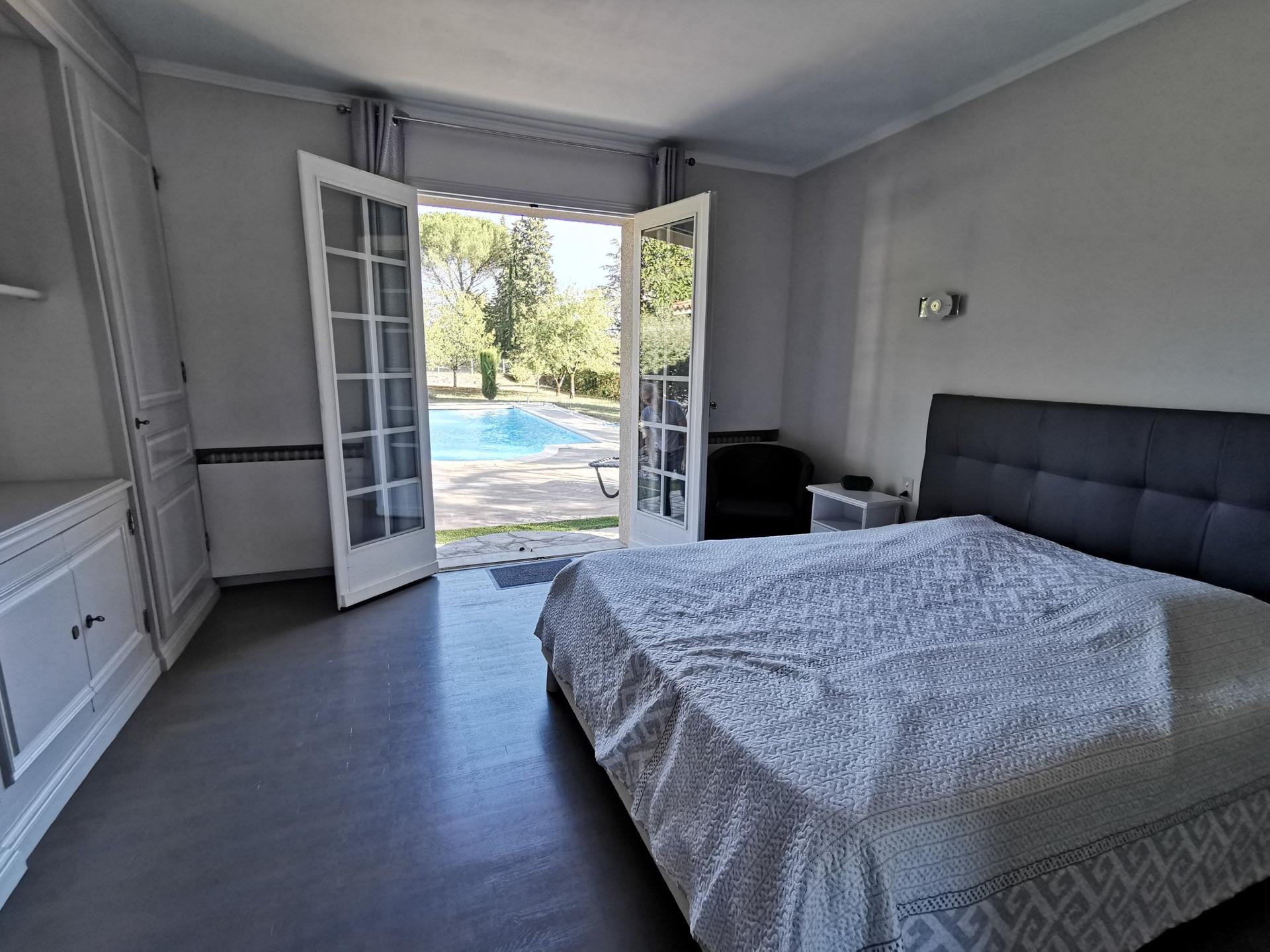 Photo 7 of the listing.