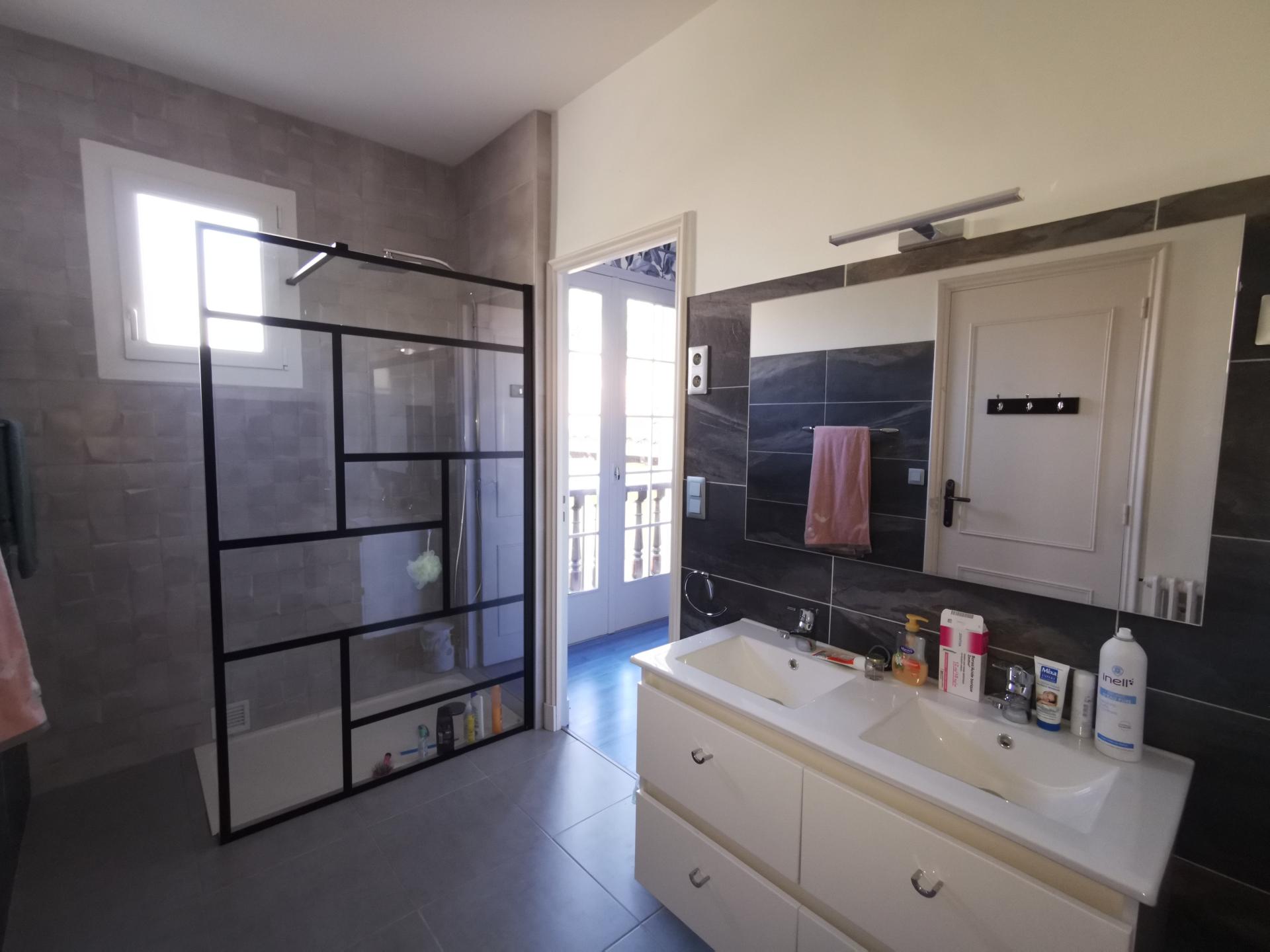 Photo 9 of the listing.