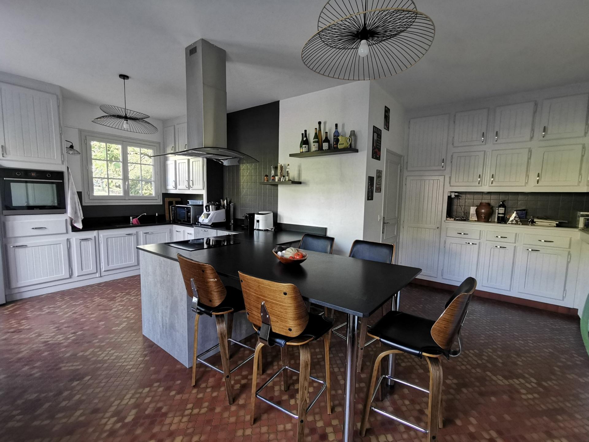 Photo 6 of the listing.