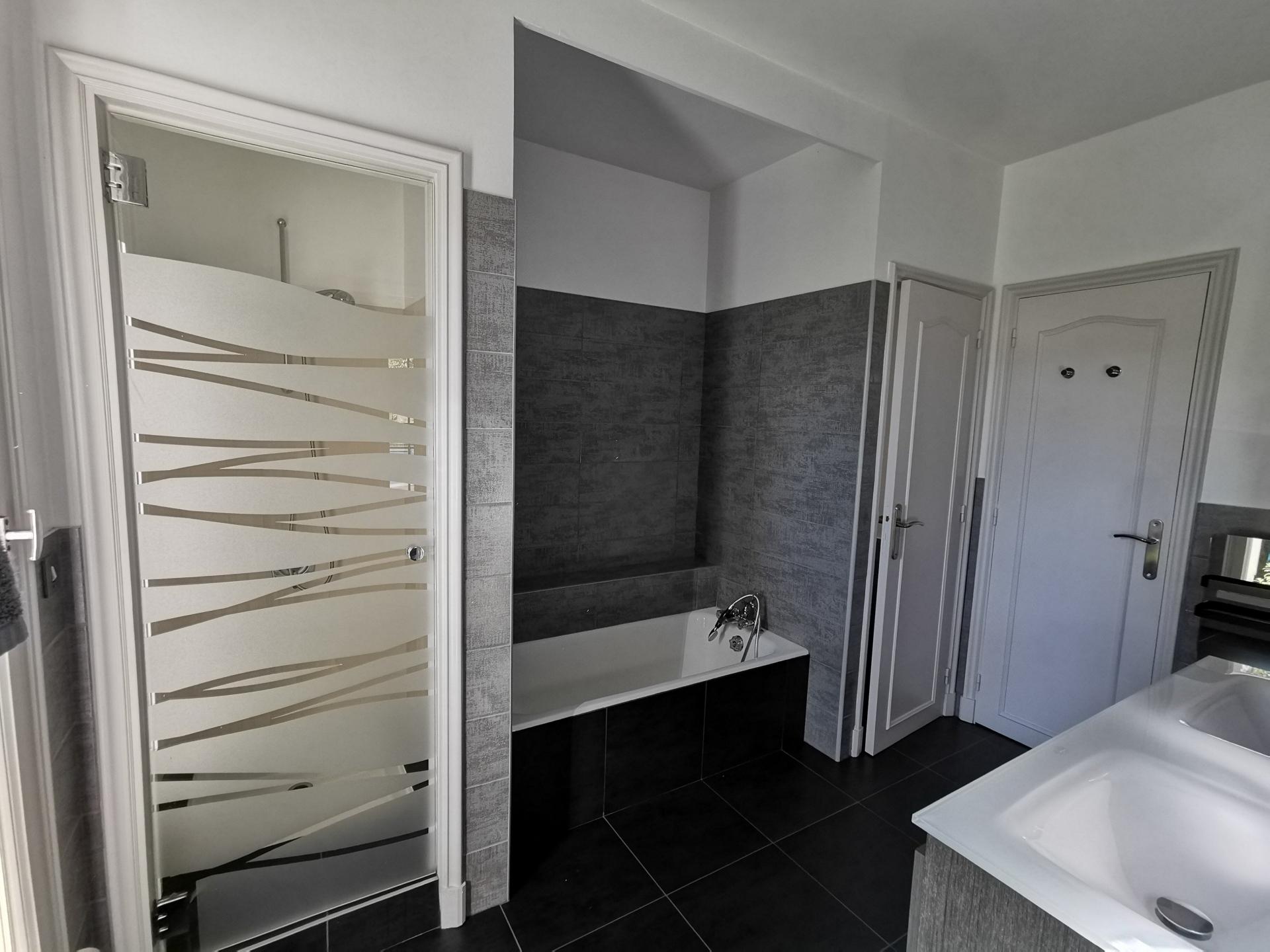 Photo 8 of the listing.