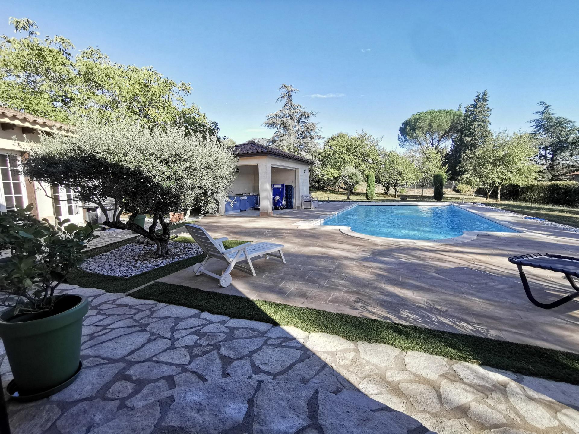 Photo 5 of the listing.