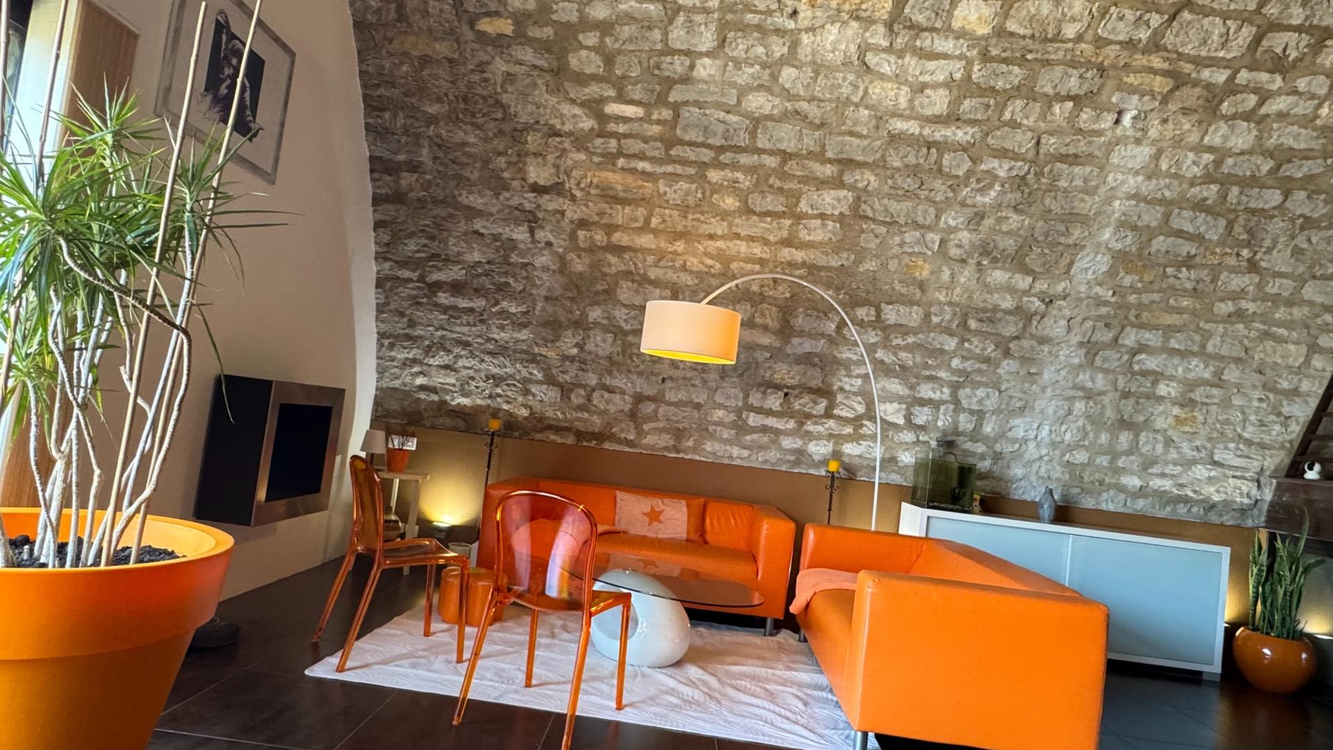 Photo 2 of the listing.