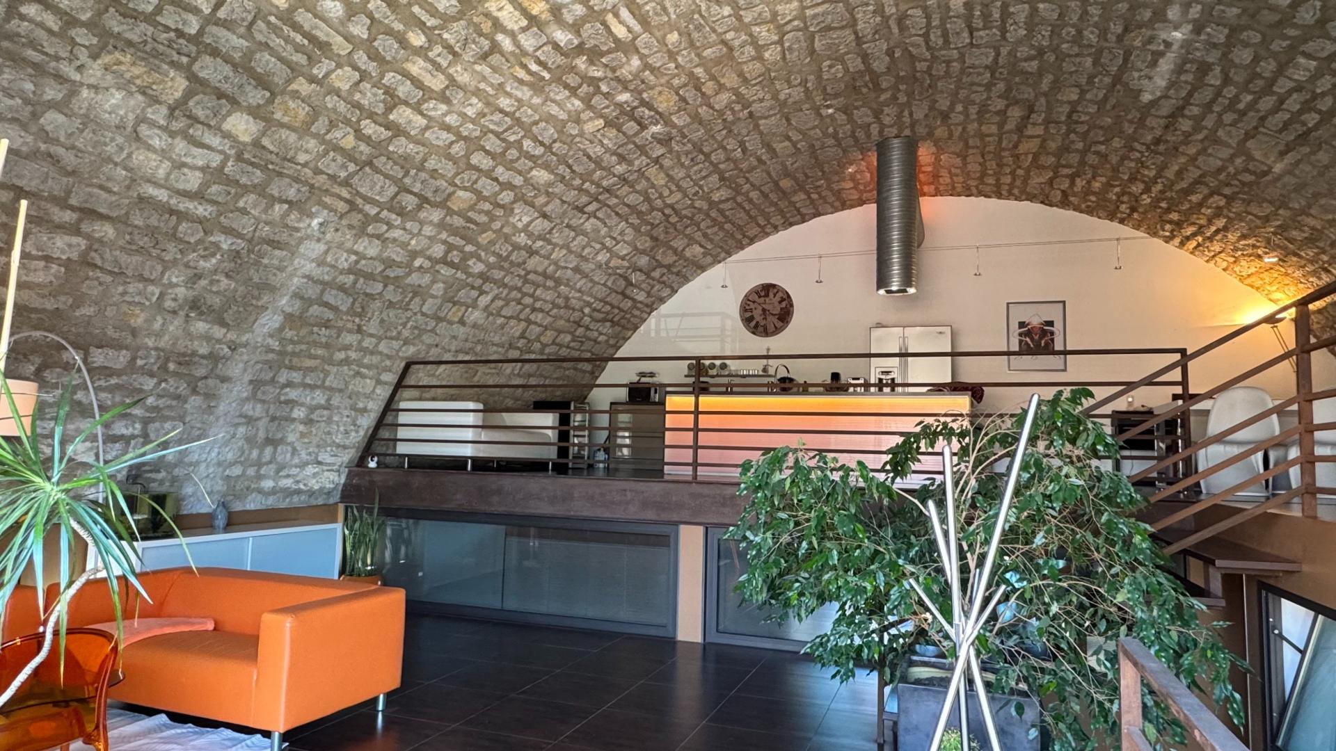 Photo 4 of the listing.