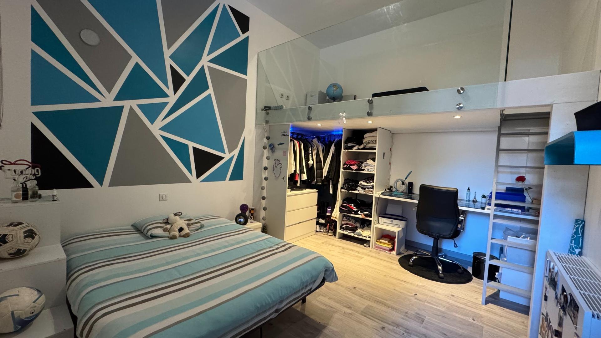 Photo 8 of the listing.