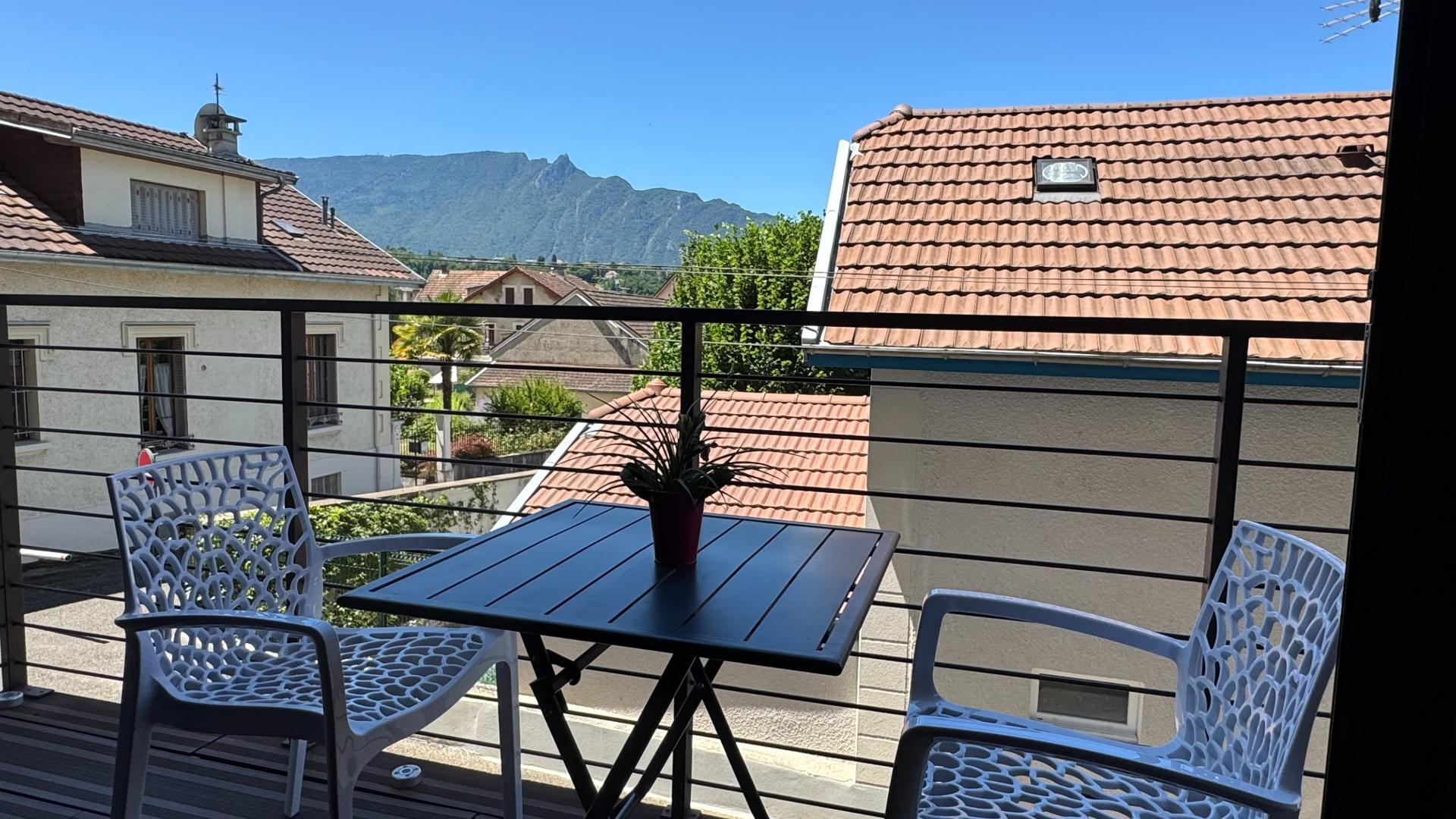 Photo 5 of the listing.