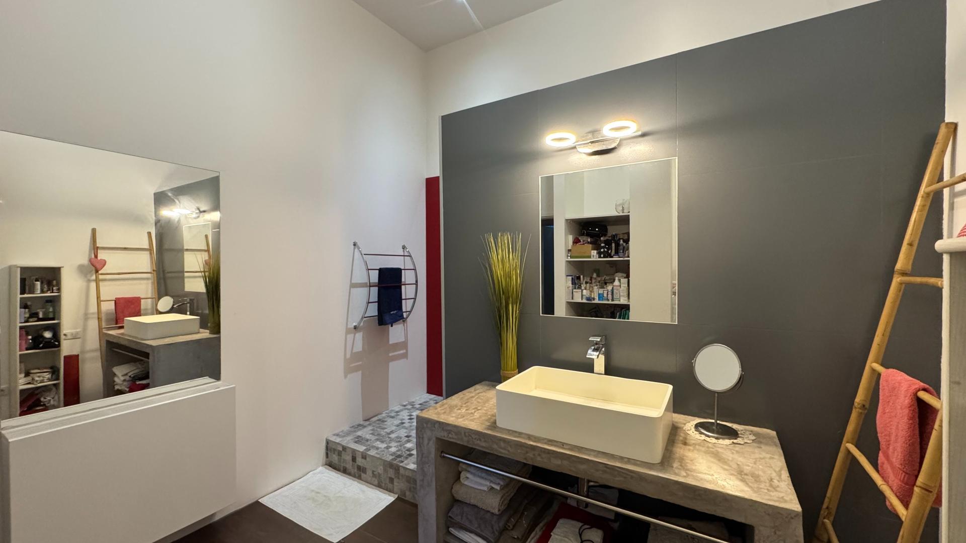 Photo 9 of the listing.