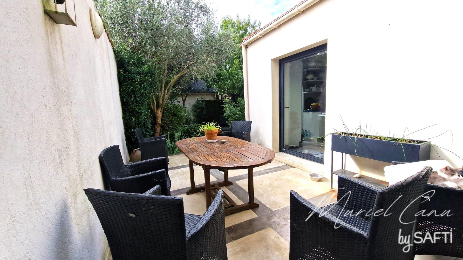 Photo 4 of the listing.