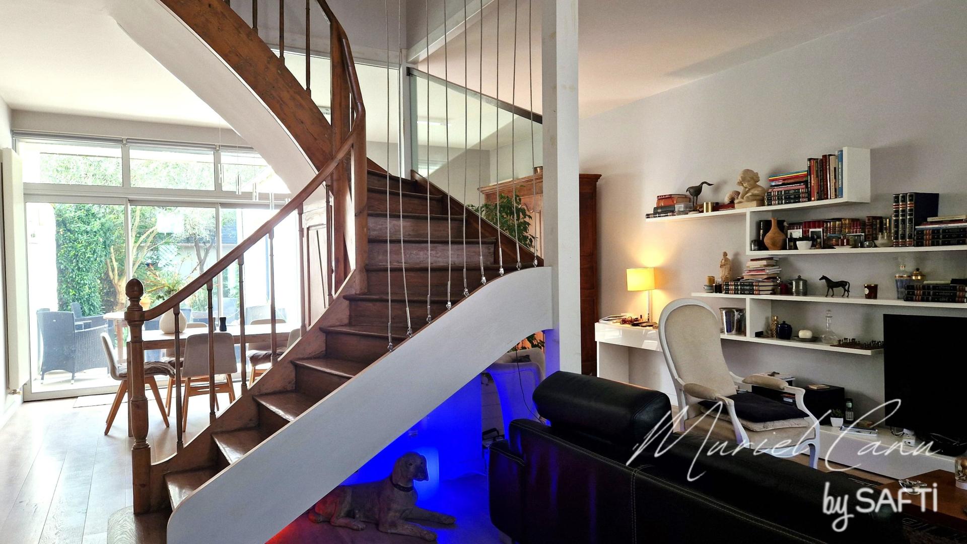 Photo 5 of the listing.